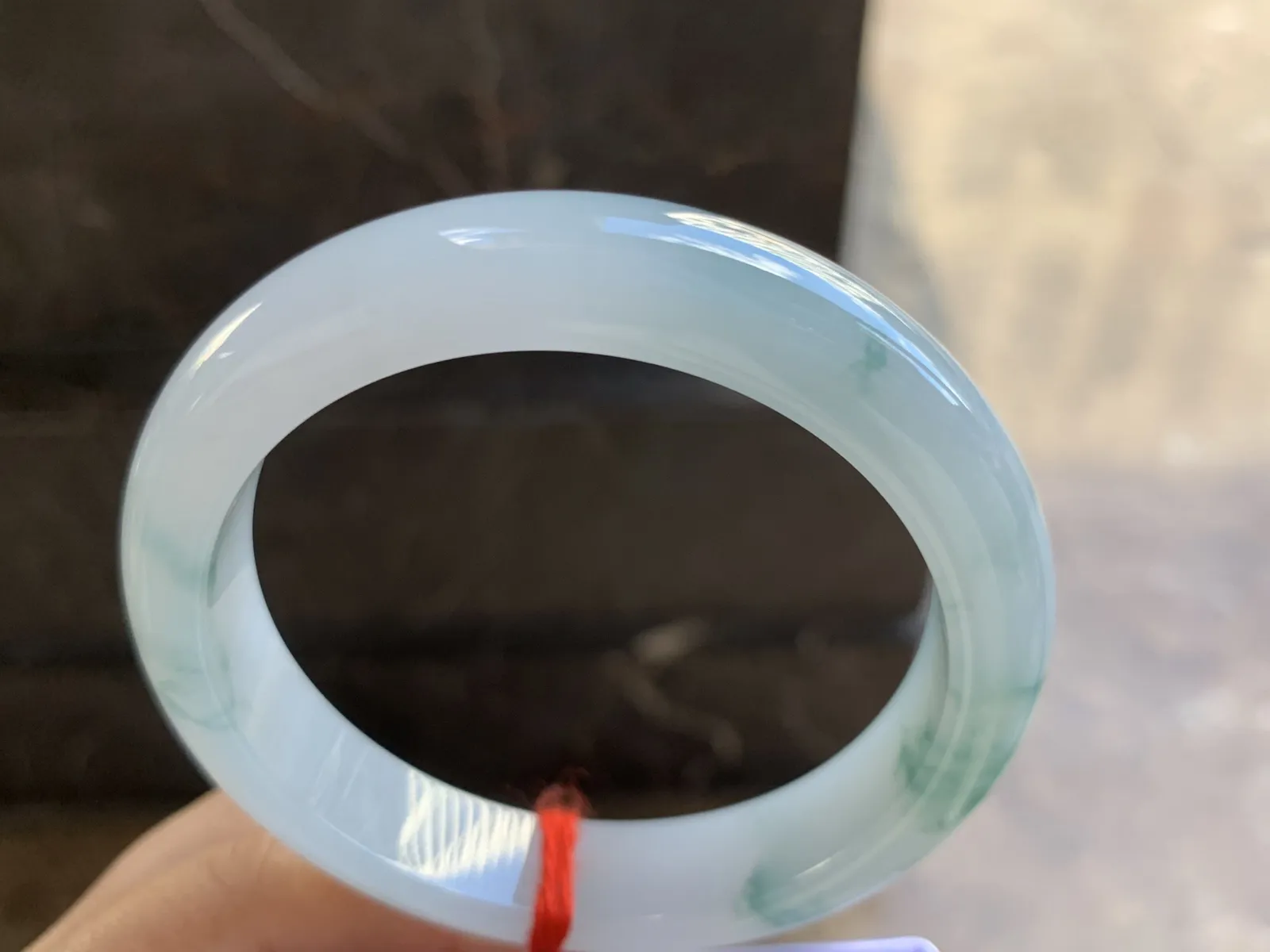 53-10mm
春色撒金圆条手镯 底子细腻 颜色漂亮 特色推荐