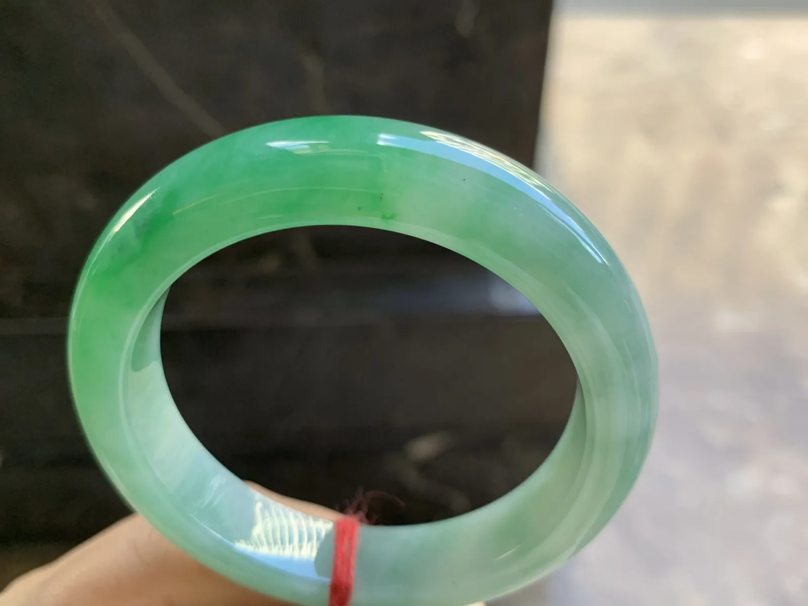 54-12.5-9.3mm
带色手镯 底子细腻 颜色漂亮 上手大气