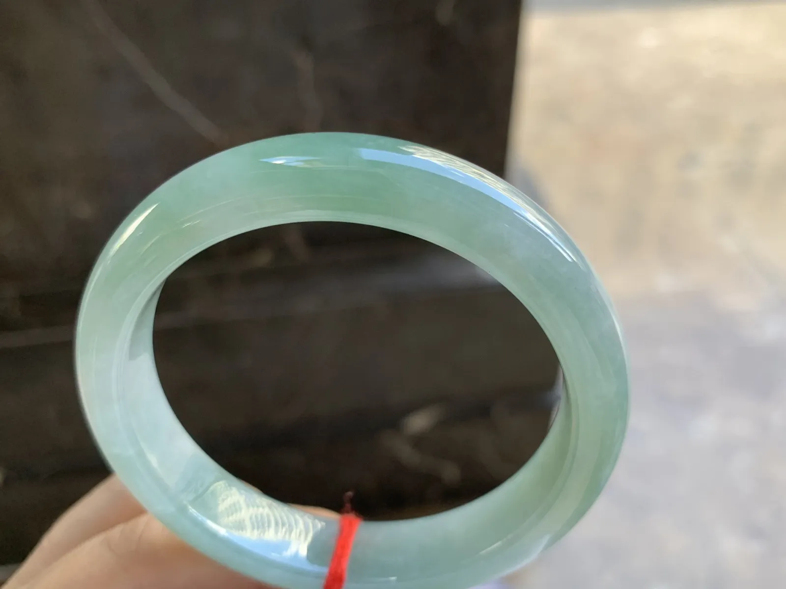 56.5-12.2-8.5mm
带底色手镯 底子细腻 水润