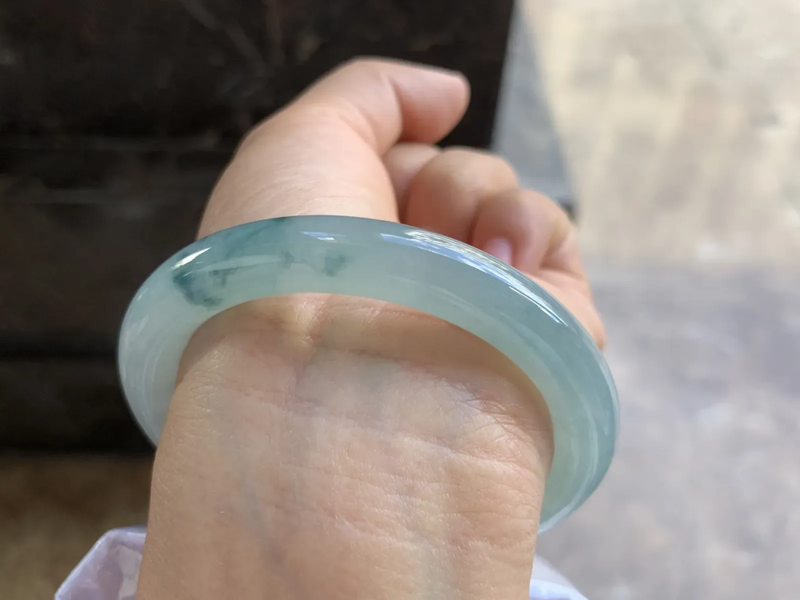 53-9mm
糯冰飘花圆条手镯 种好水润