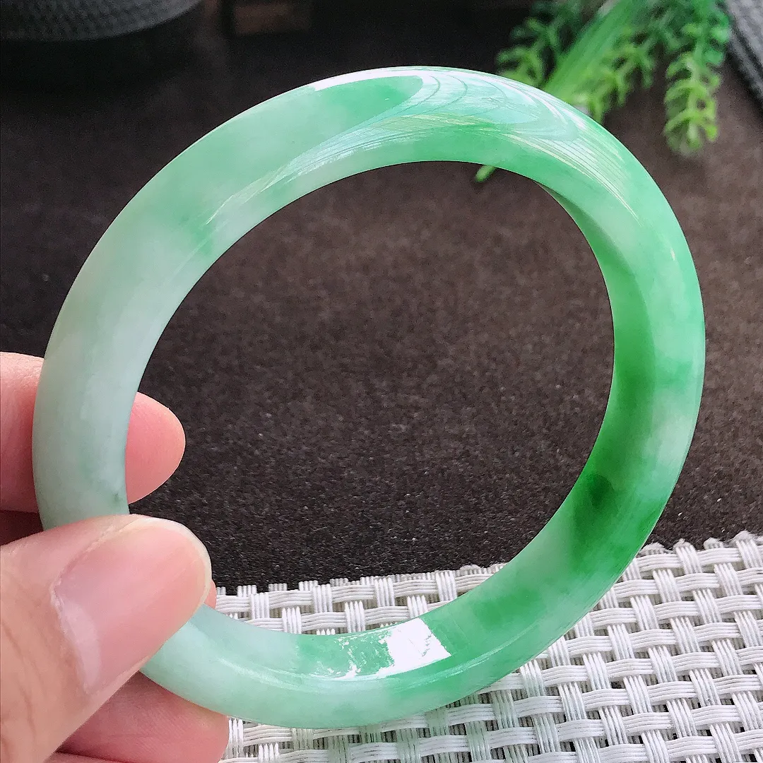 天然a货翡翠60.8/11.5/8.7老坑精美大圈口飘阳绿手镯宽边玉手镯