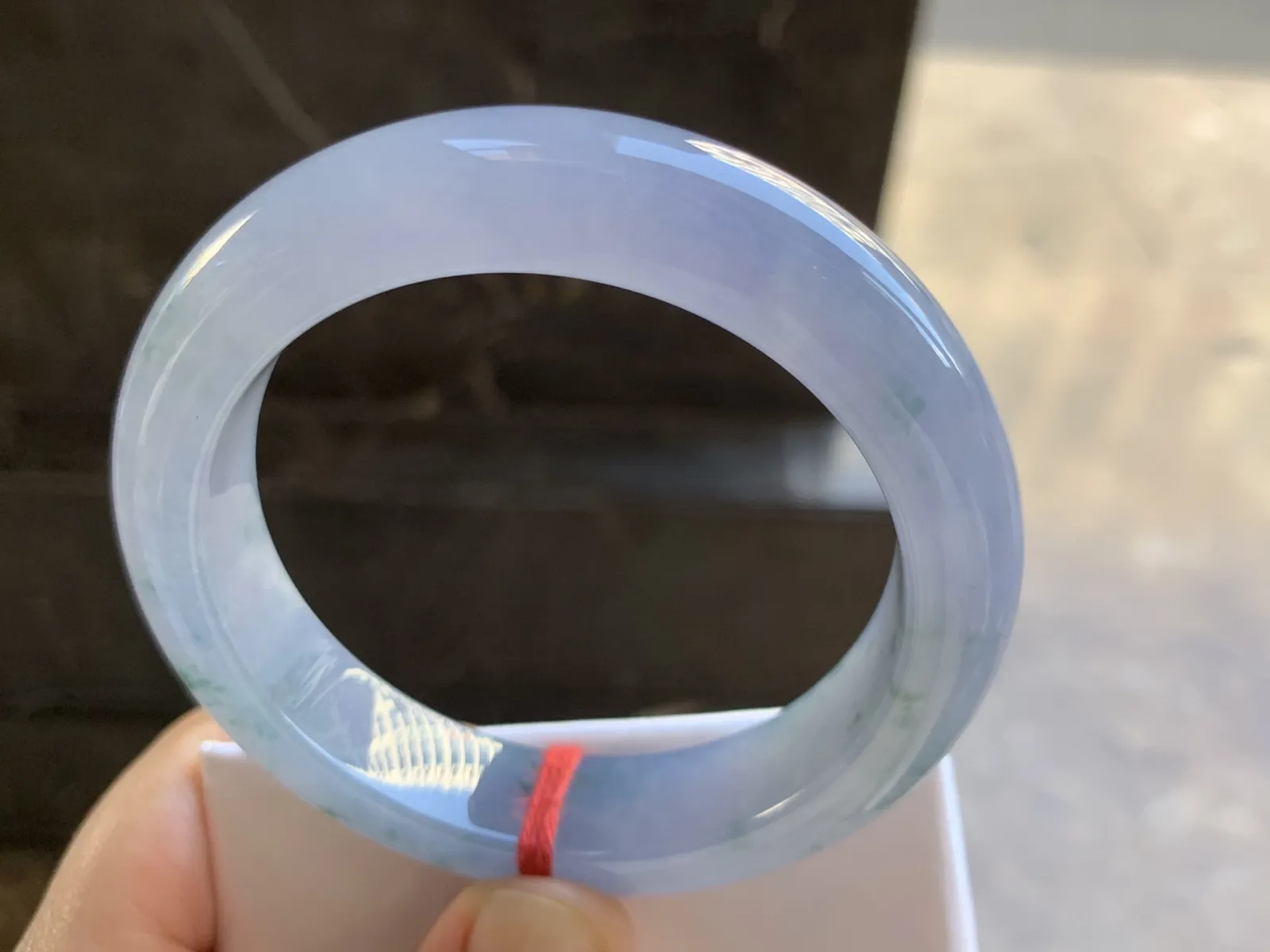 56.5-13.2-9.6mm
冰种紫罗兰飘花手镯 水润光泽 花色灵动