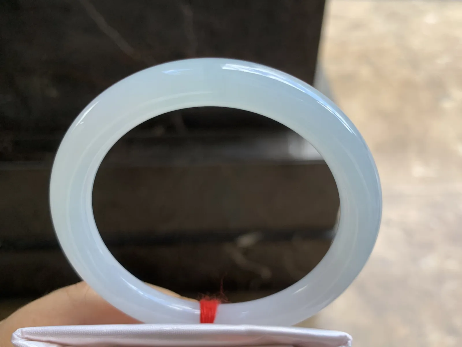 53.5-8.4mm
糯冰圆条手镯 底子细腻 水润 干净