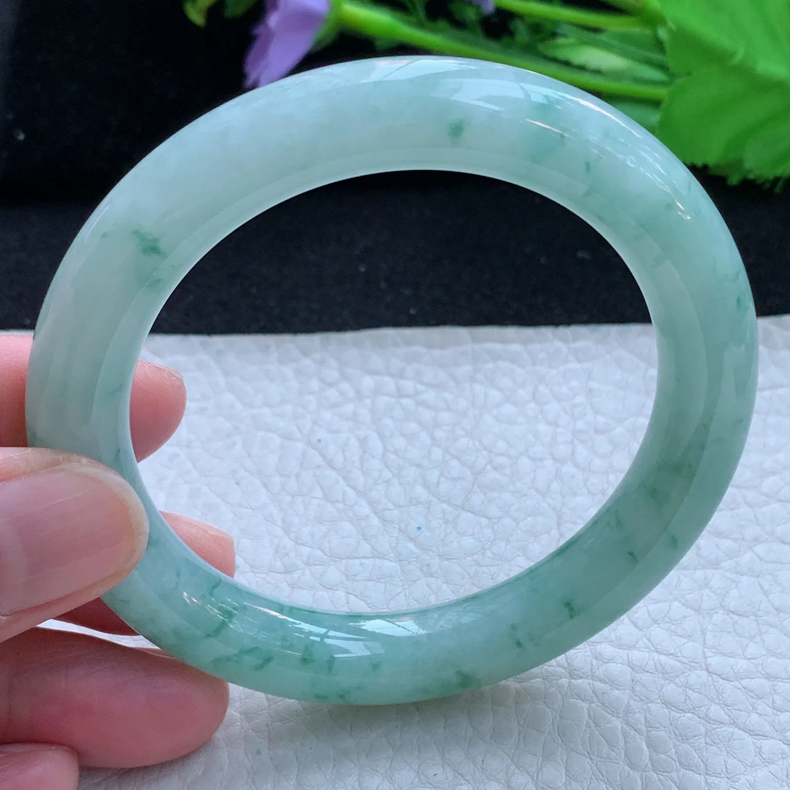 js自然光56*10.5美人镯 缅甸翡翠a货玉手镯冰飘花圆条玉手环