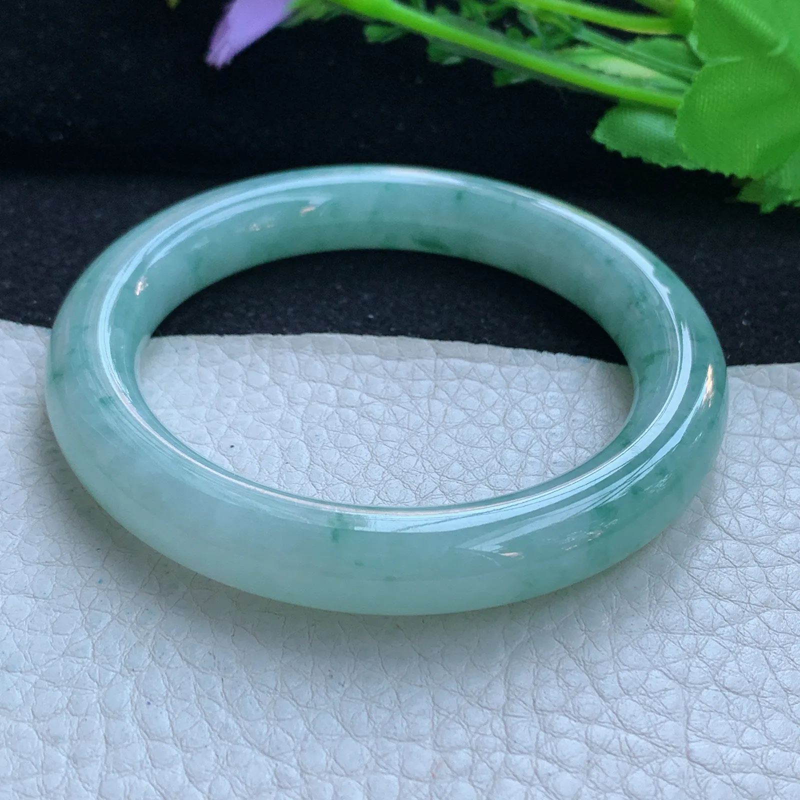 js自然光56*10.5美人镯 缅甸翡翠a货玉手镯冰飘花圆条玉手环