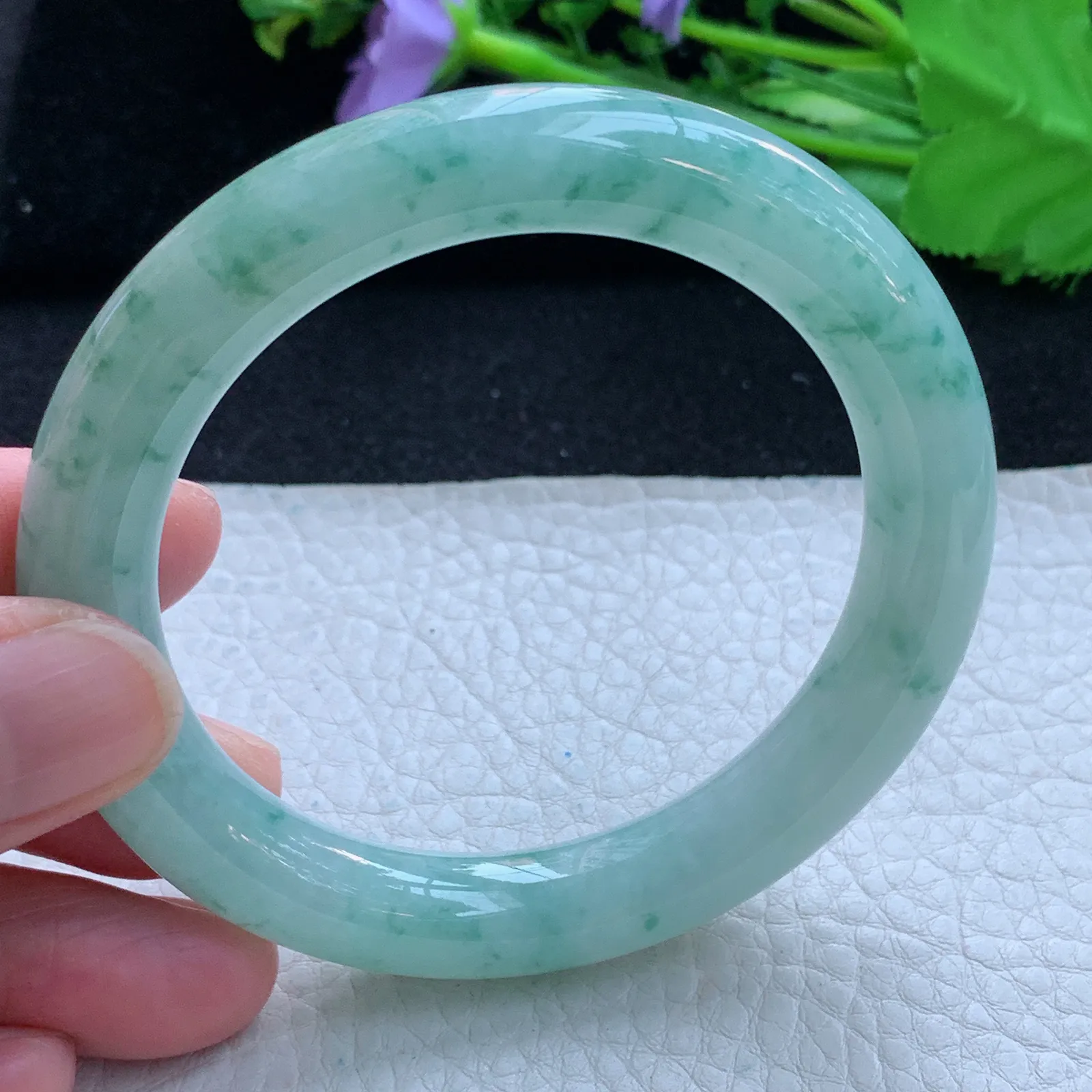 js自然光56*10.5美人镯 缅甸翡翠a货玉手镯冰飘花圆条玉手环