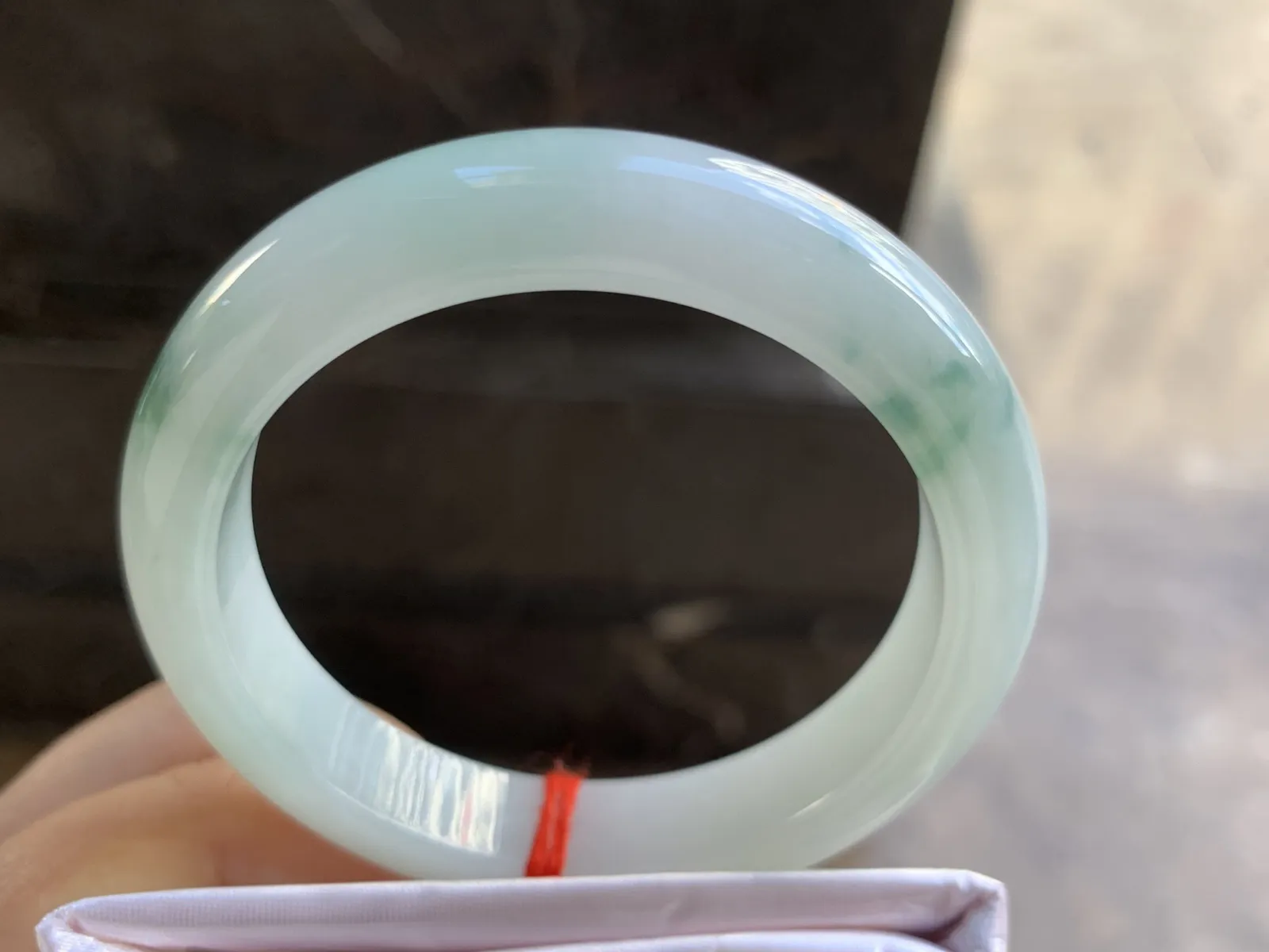 53-11.6-8.4mm
细糯冰飘花手镯 底子细腻 清爽 推荐