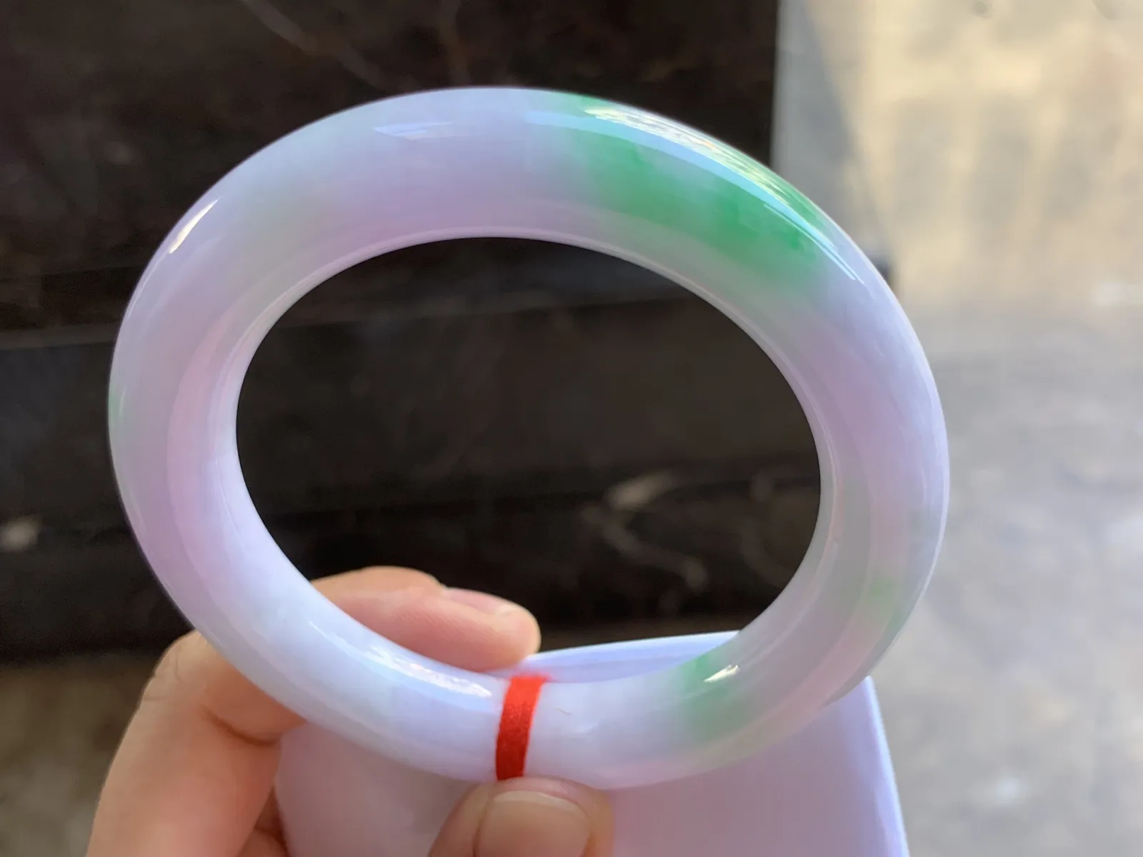 58-11.8mm
春彩圆条手镯 底子细腻 颜色漂亮 推荐