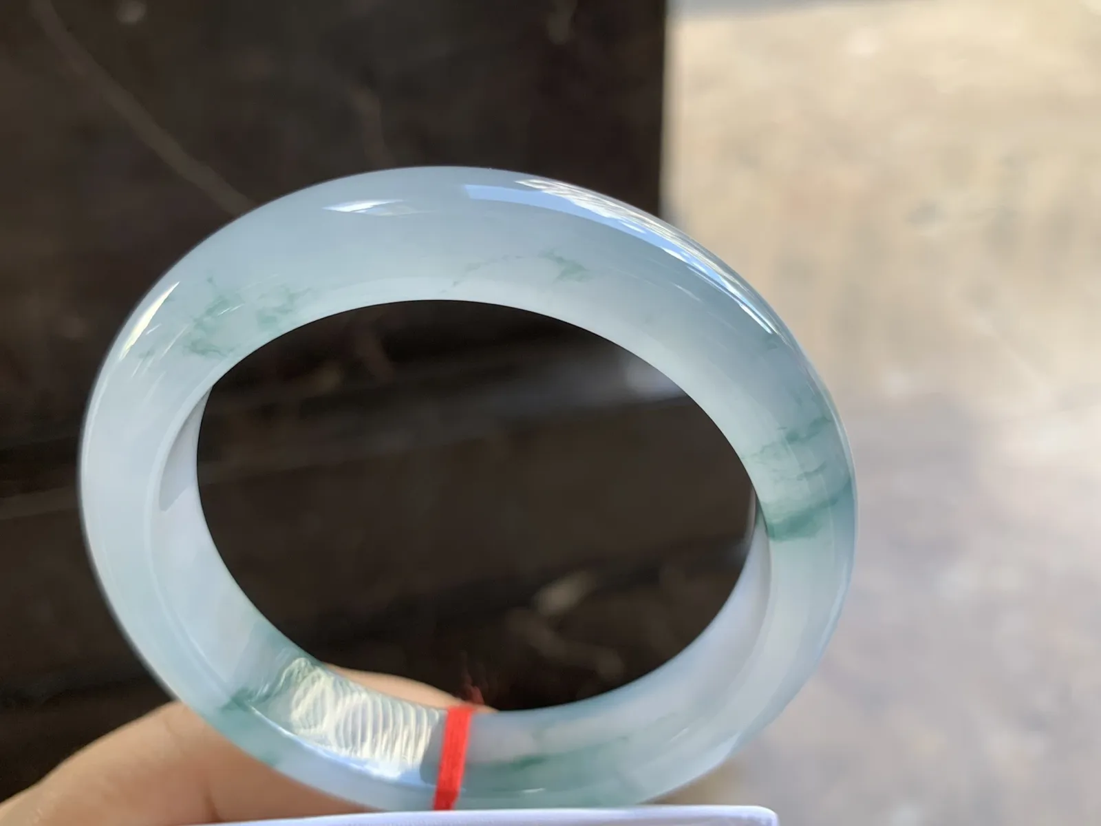 56-12-8.6mm
冰种飘花手镯 水润光泽 花色灵动漂亮