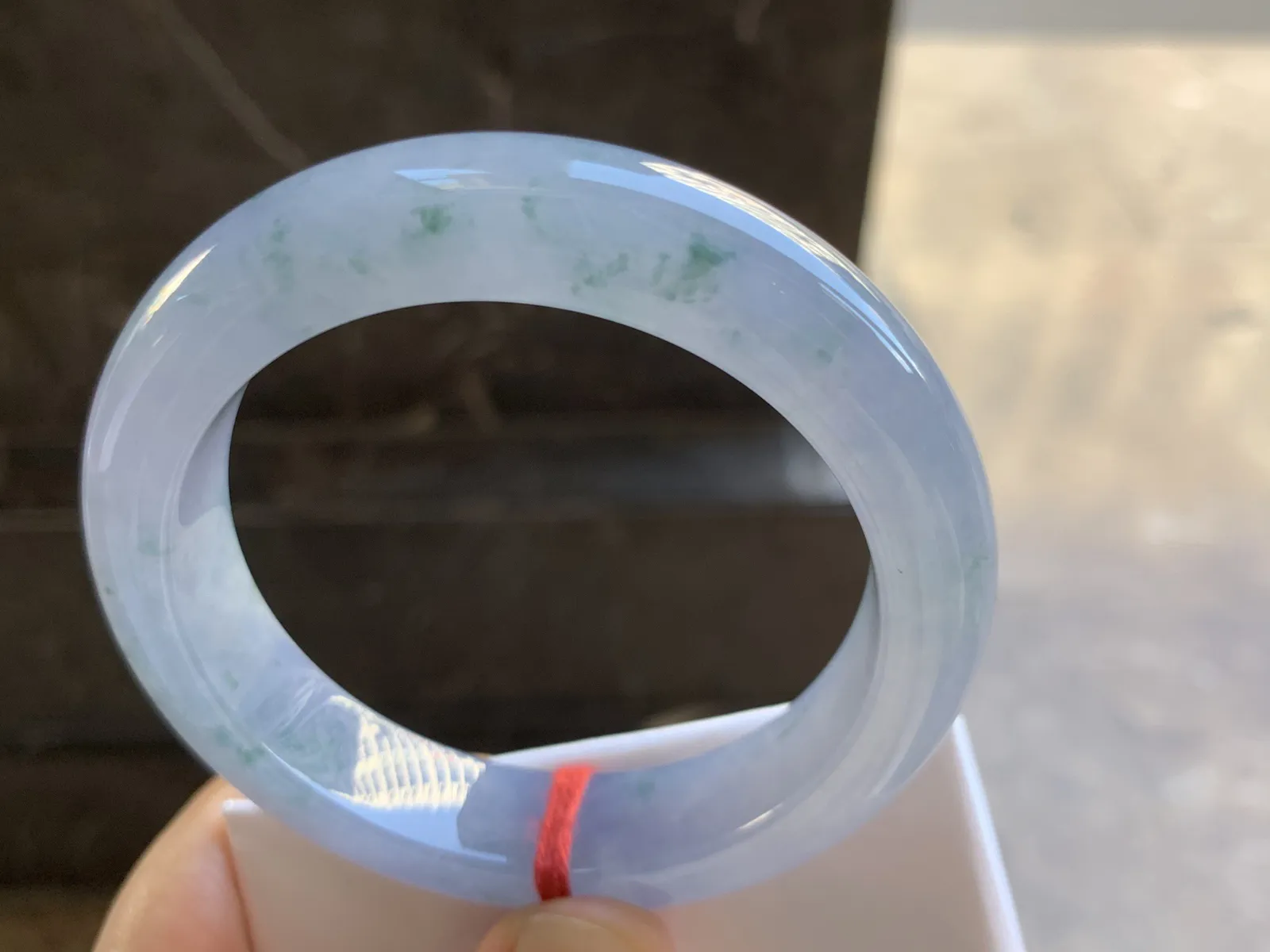 56.5-13.2-9.6mm
冰种紫罗兰飘花手镯 水润光泽 花色灵动