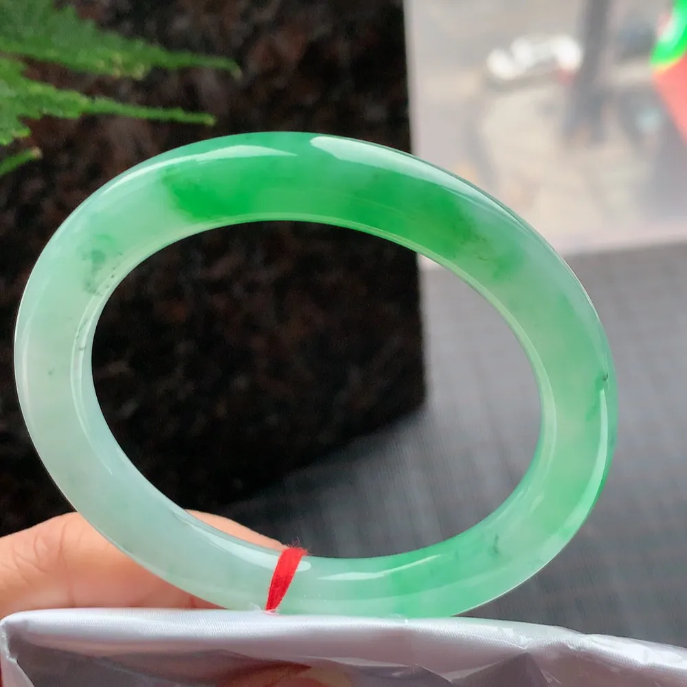 圆条高冰阳绿 无瑕 尺寸:59.4/9 种色俱佳