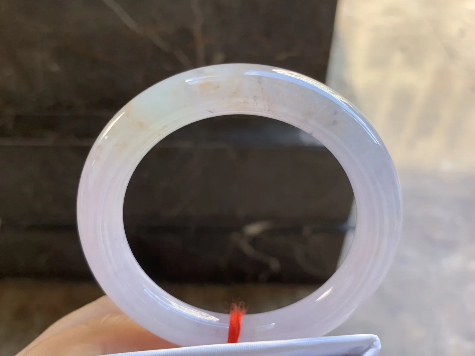 53-10mm
春色撒金圆条手镯 底子细腻 颜色漂亮 特色推荐