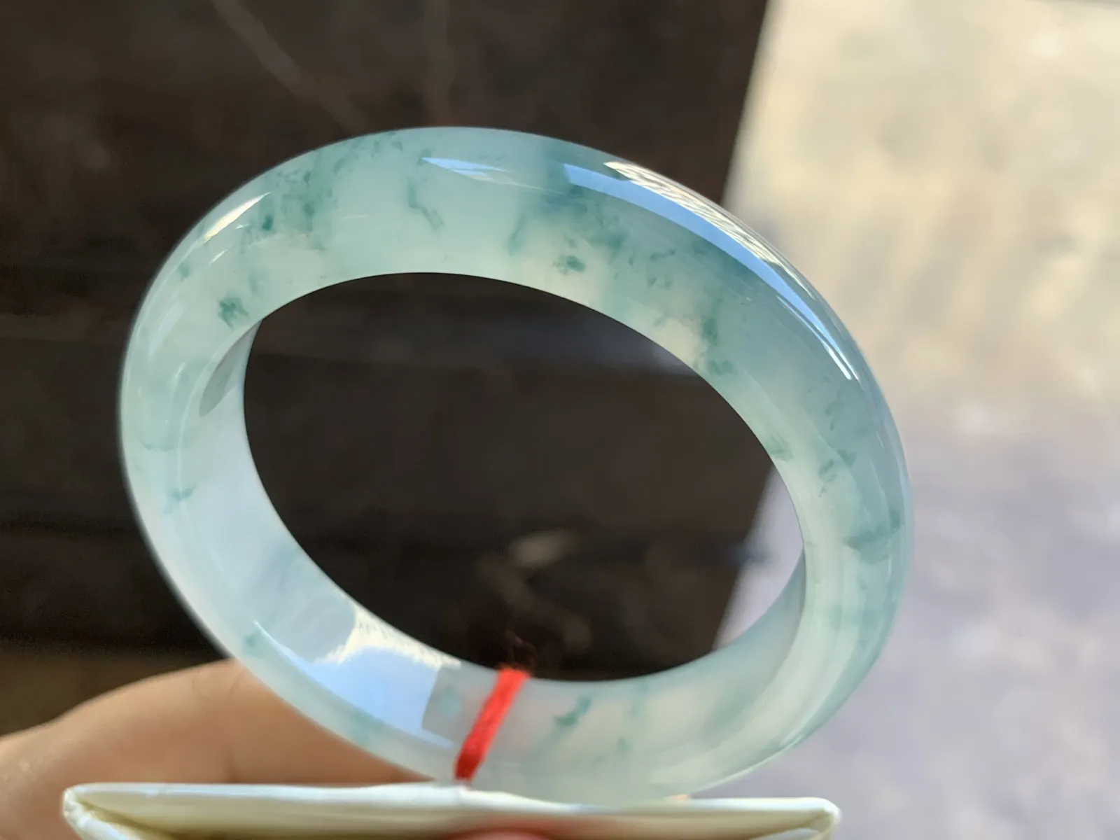 54-12.3-8.6mm
冰种飘花手镯 水润光泽 花色灵动漂亮