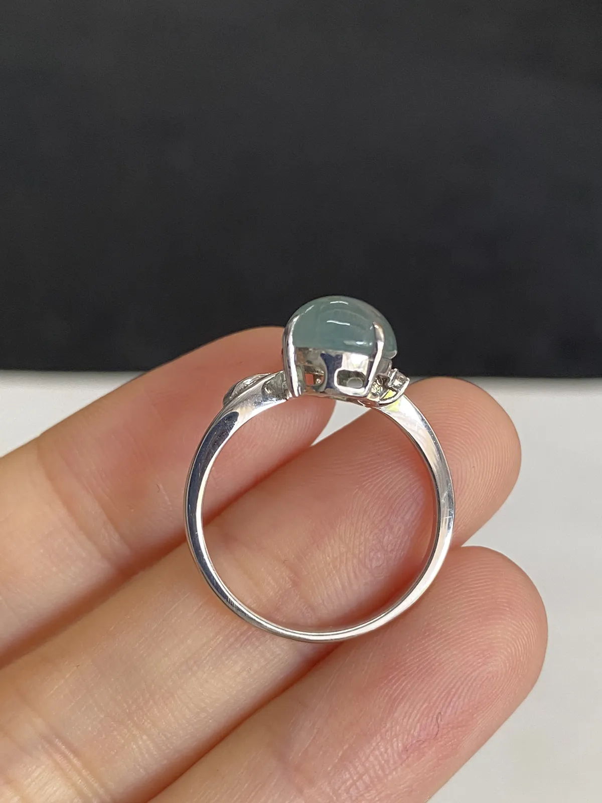 翡翠女戒，伴钻石