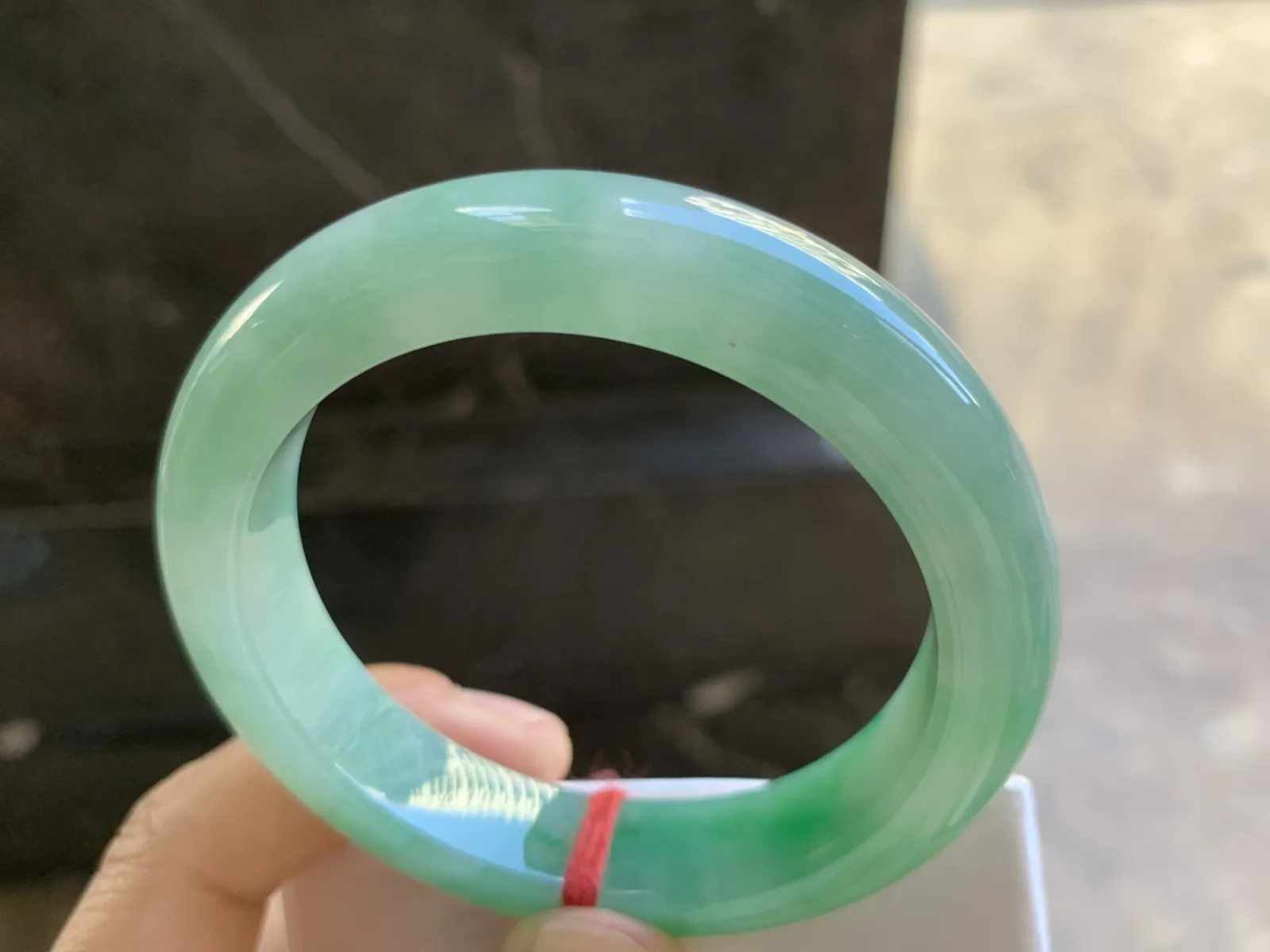 54-12.5-9.3mm
带色手镯 底子细腻 颜色漂亮 上手大气