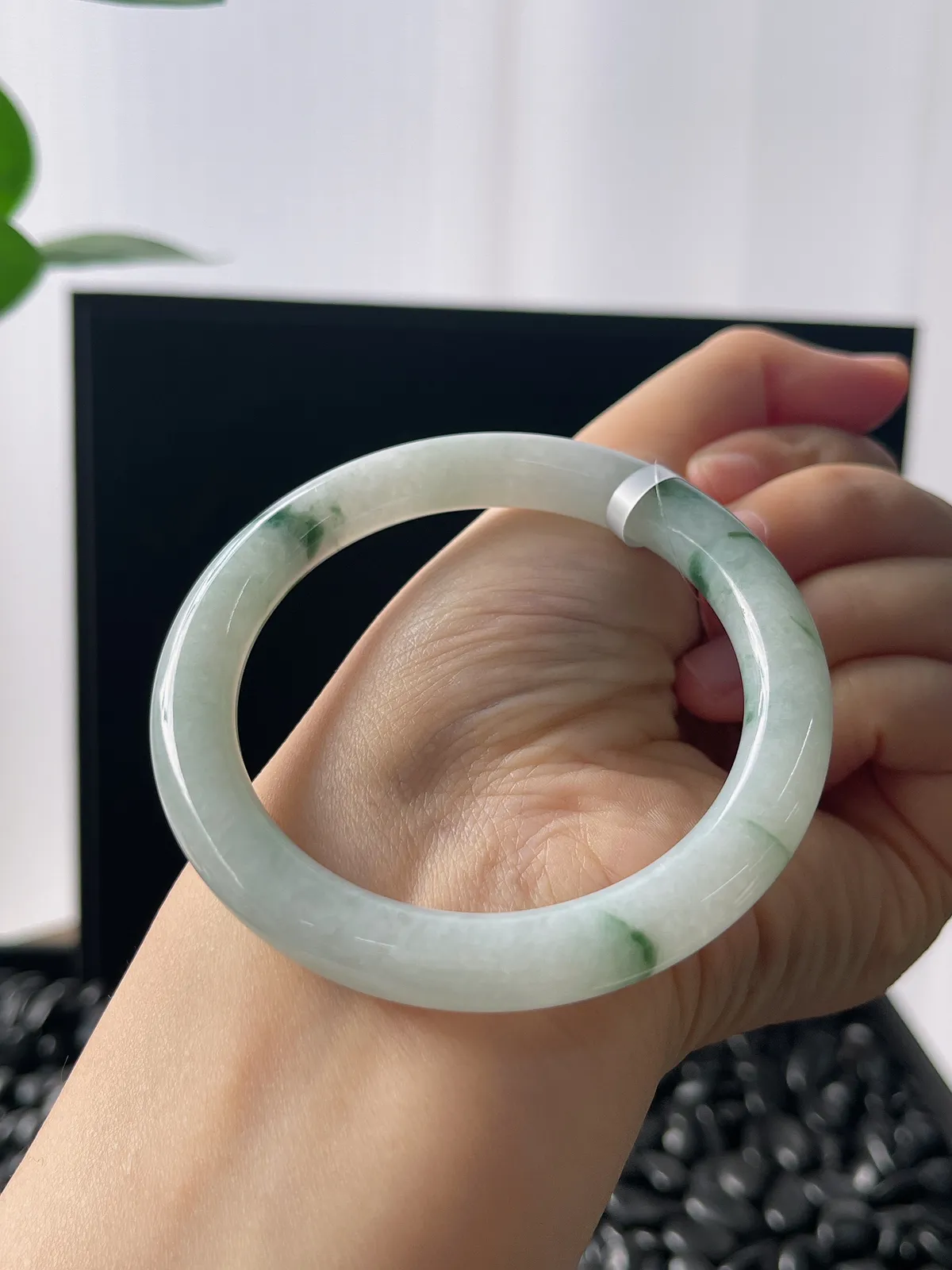 圆镯53.4圈口，翡翠糯化种飘花手镯