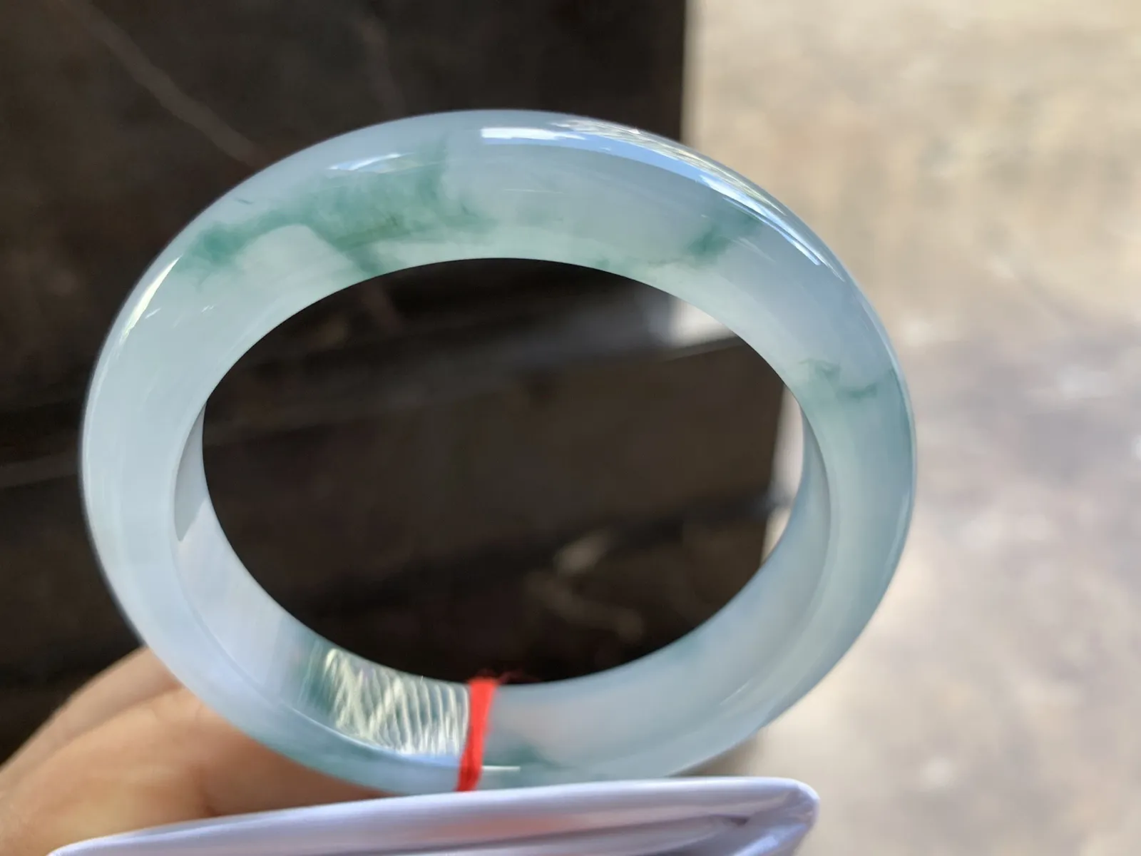 56-12-8.8mm
冰种飘花手镯 水润光泽 花色漂亮