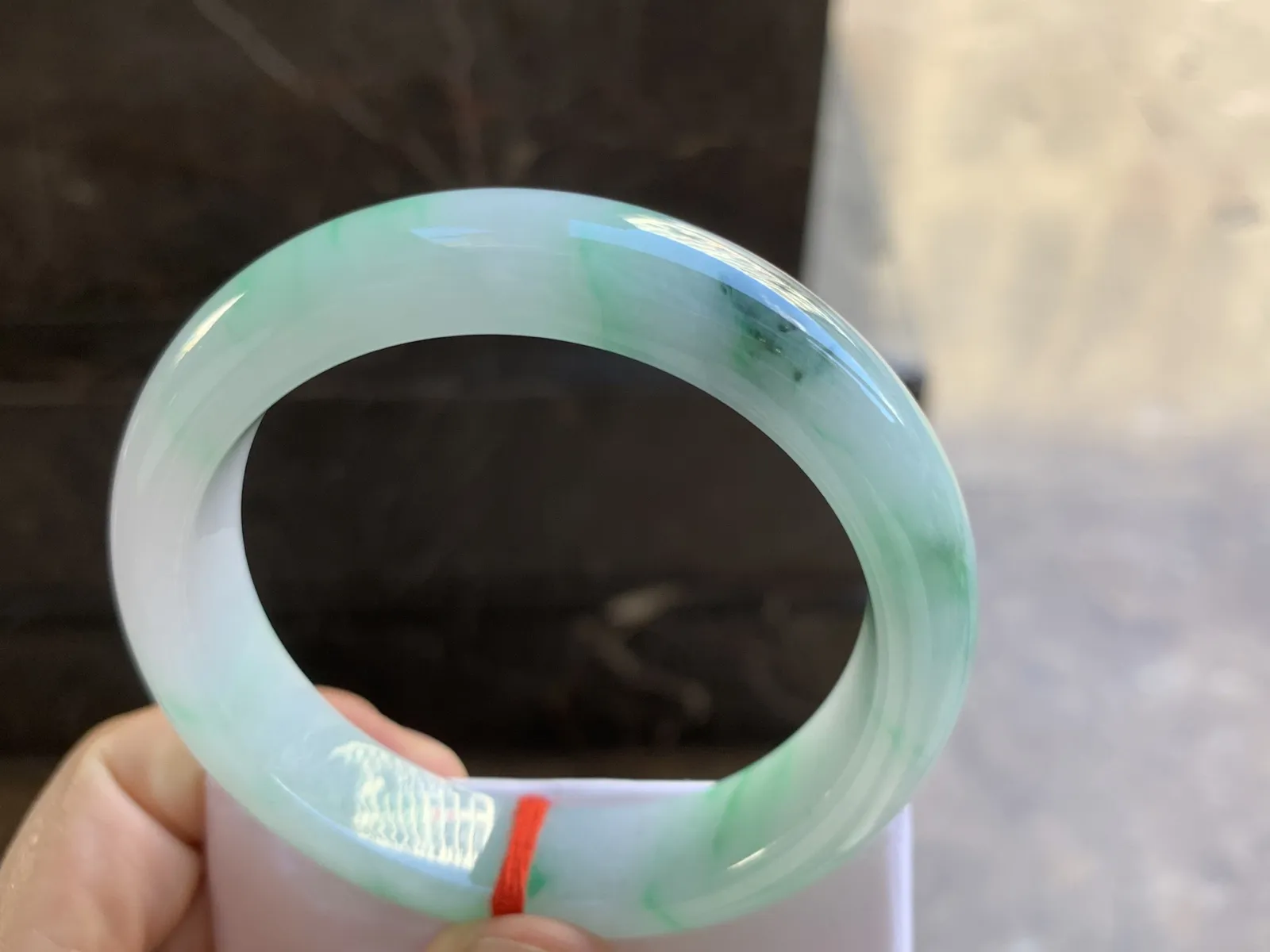 56.5-13.5-8.8mm
带色手镯 底子细腻 颜色漂亮 推荐