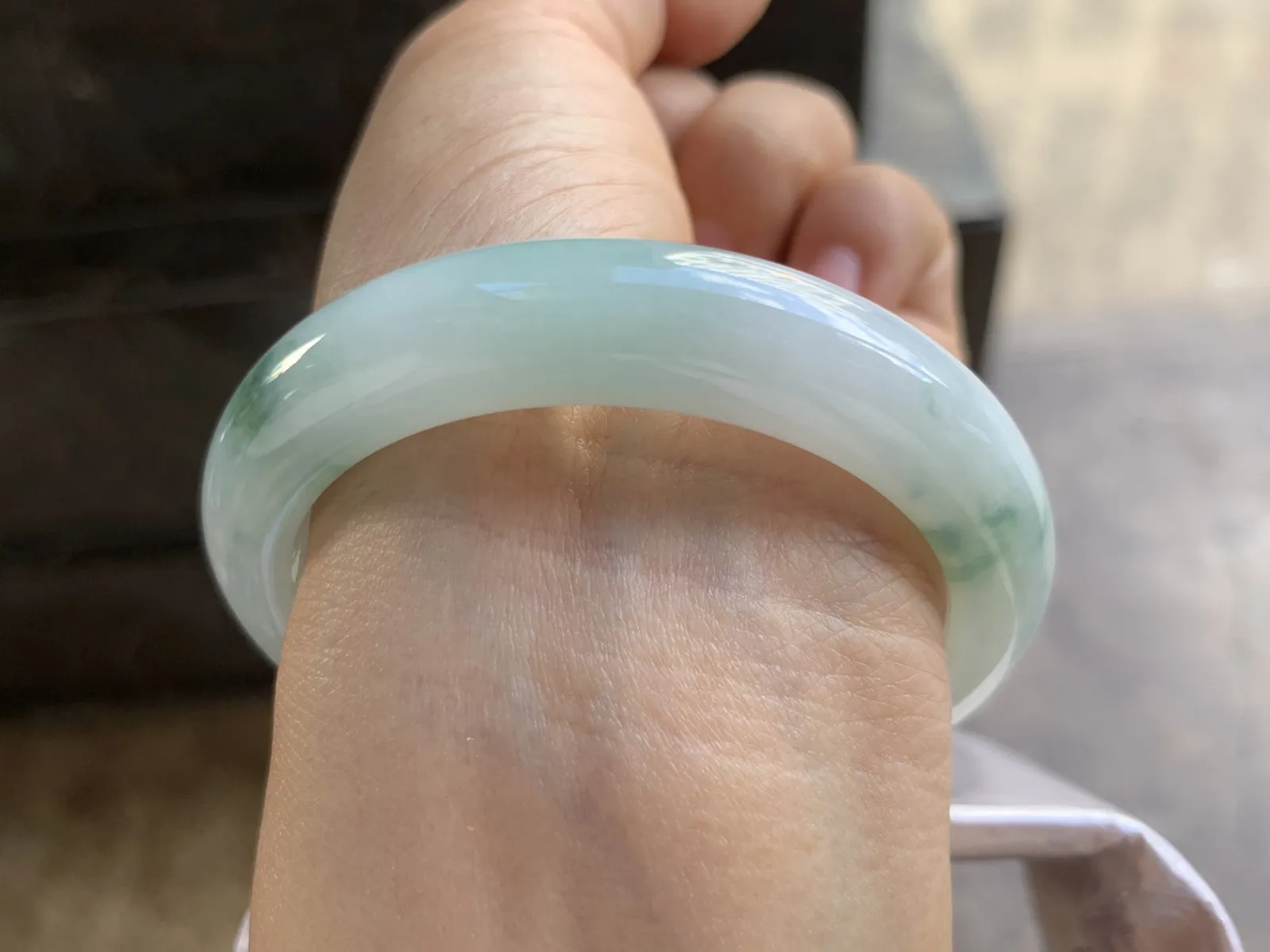 53-11.6-8.4mm
细糯冰飘花手镯 底子细腻 清爽 推荐