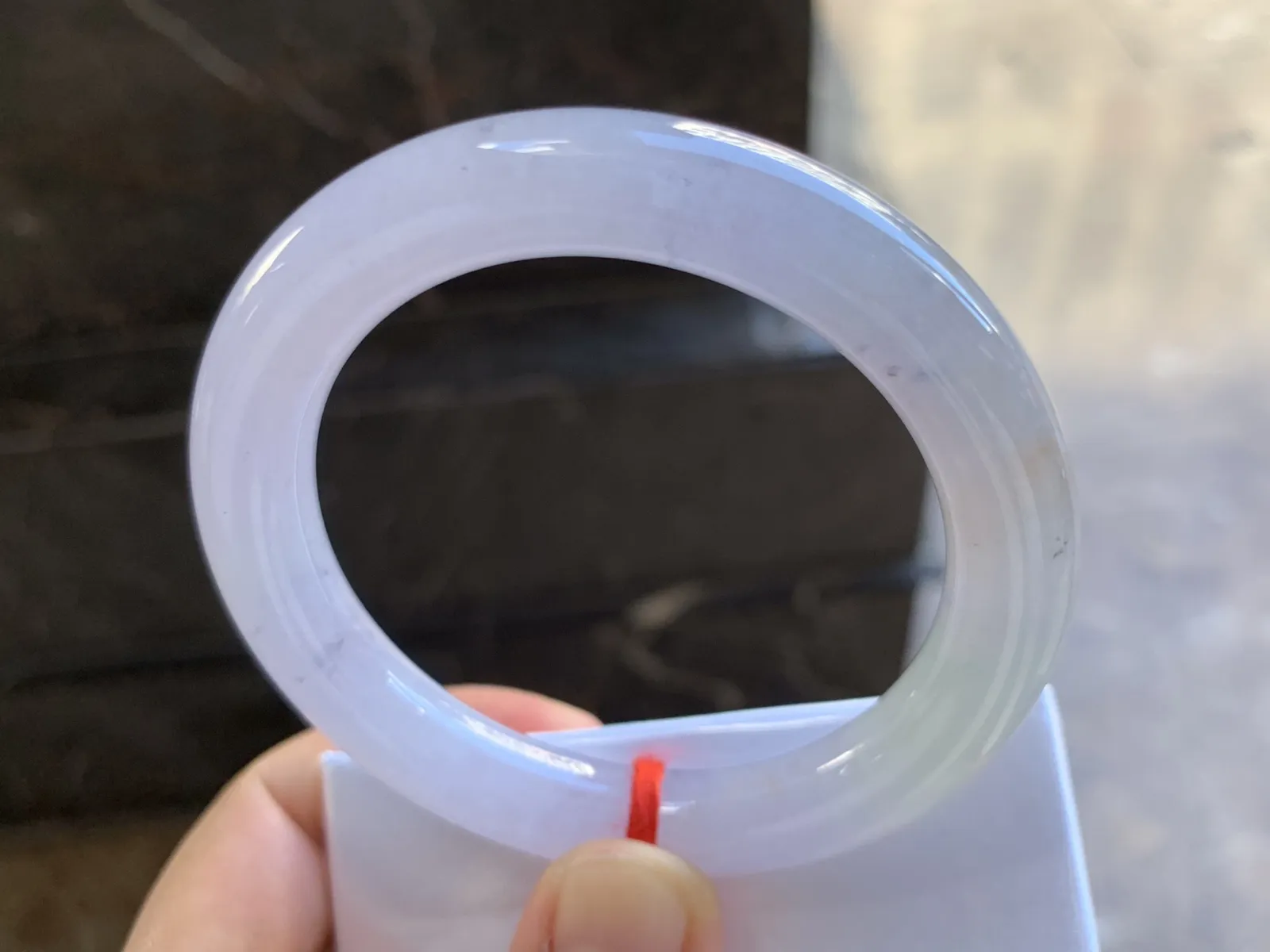 53-10mm
春色撒金圆条手镯 底子细腻 颜色漂亮 特色推荐