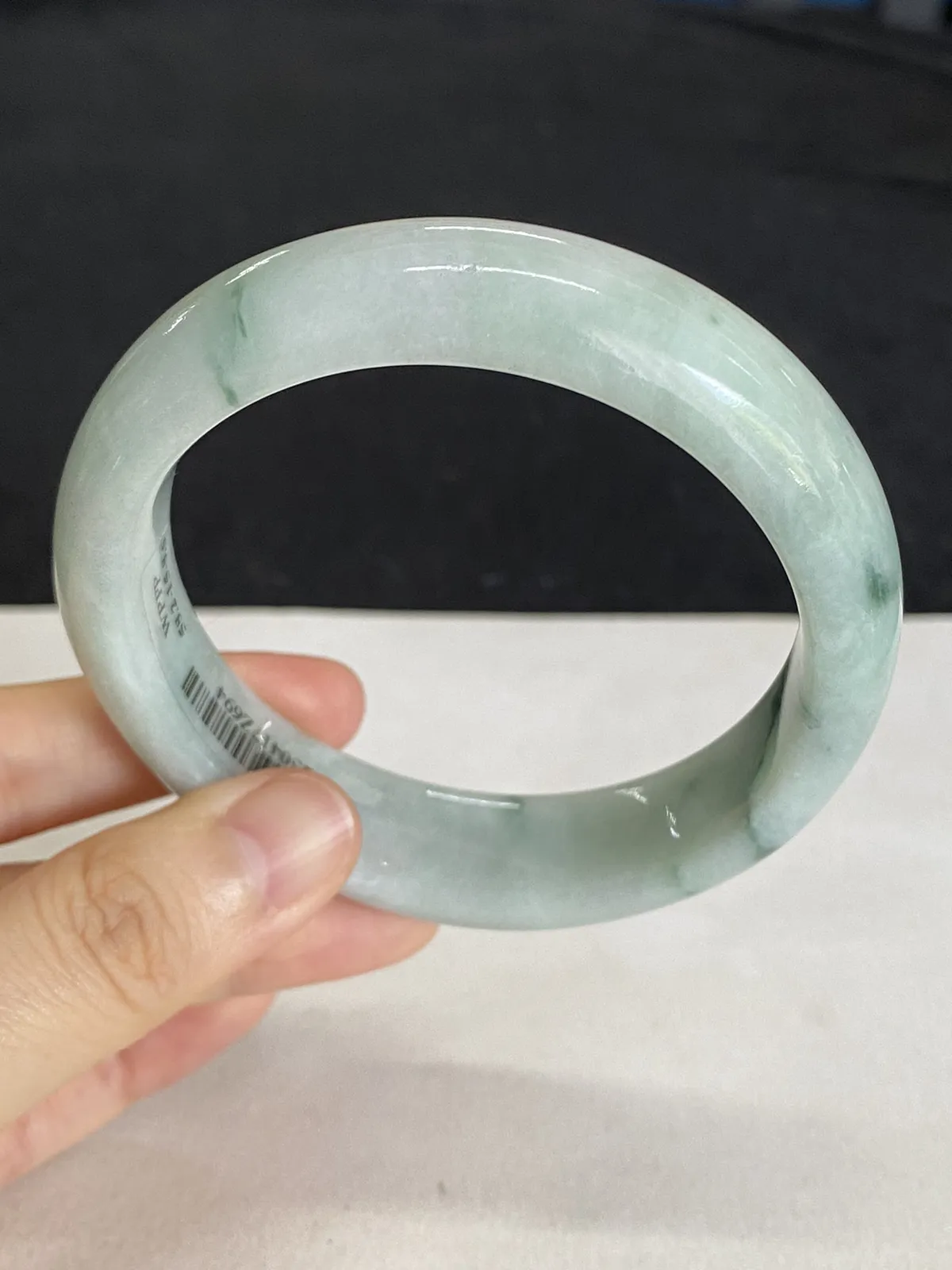正圈58.2圈口，翡翠糯化种淡绿色手镯