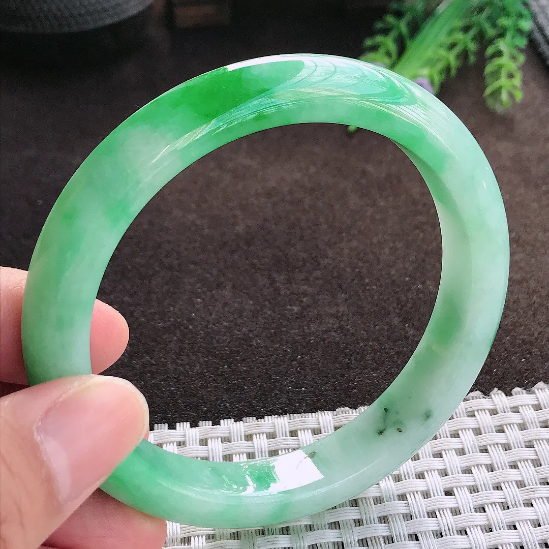 天然a货翡翠60.8/11.5/8.7老坑精美大圈口飘阳绿手镯宽边玉手镯