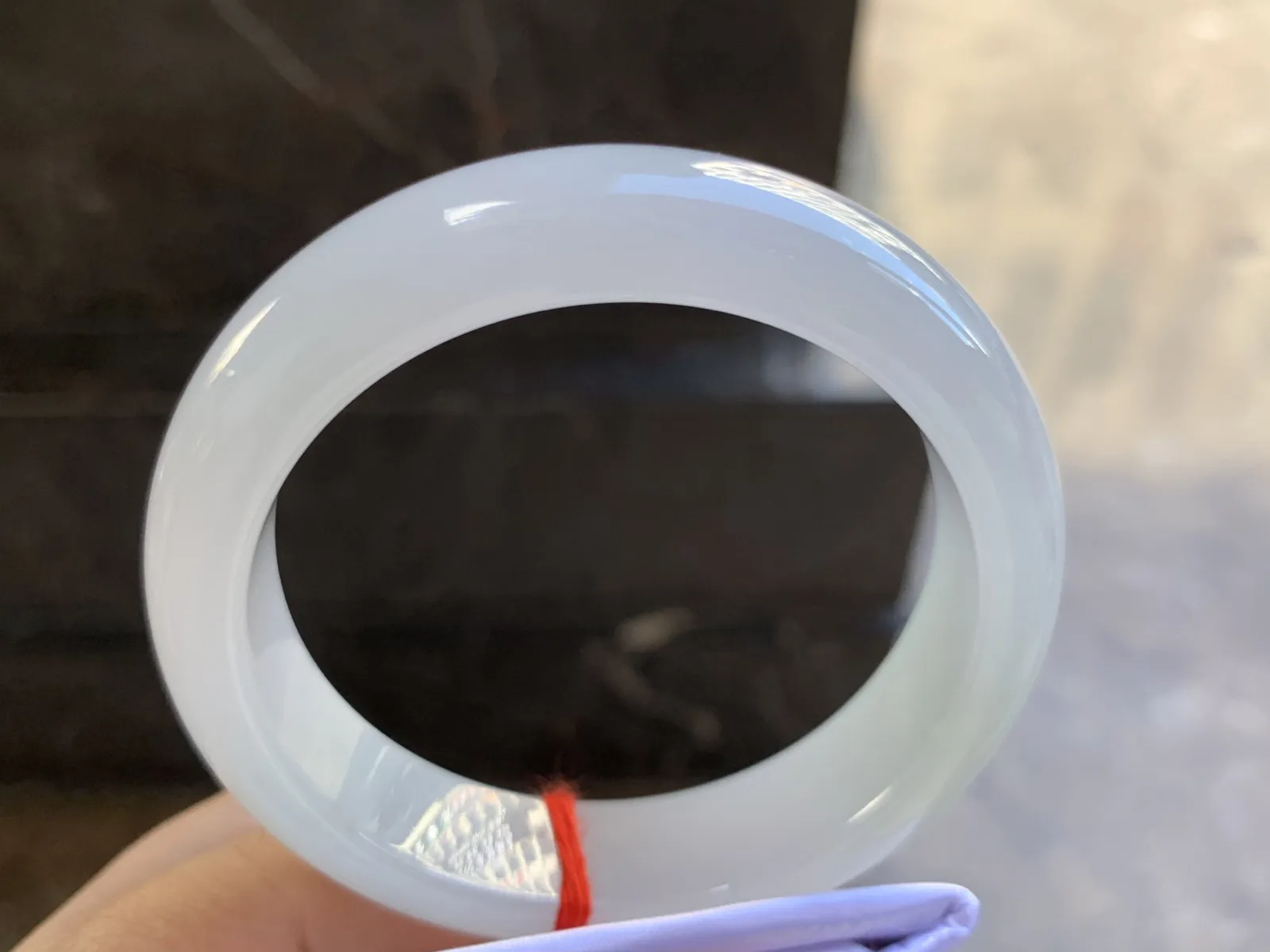 55.5-14.3-8.8mm
糯冰带底色手镯 底子细腻  水润 清爽