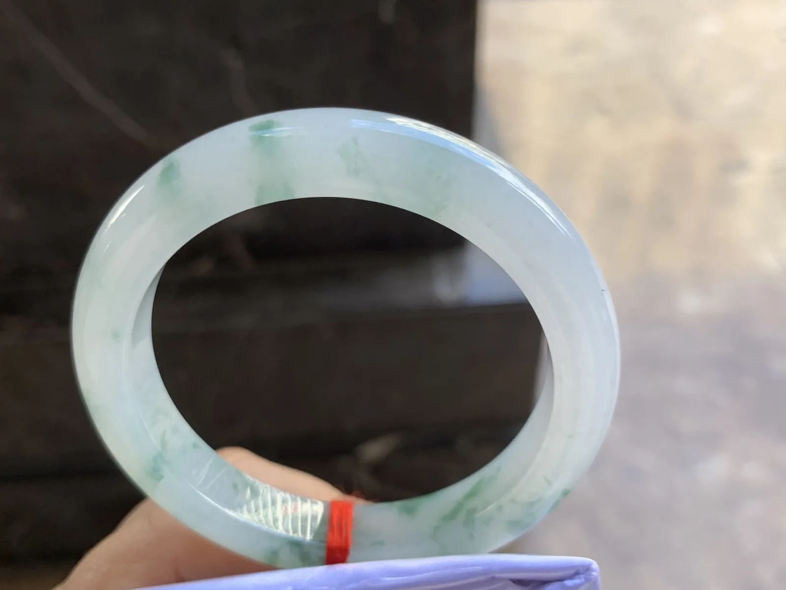 55.5-10.4-9mm
冰种飘花手镯 水润光泽 花色灵动清爽