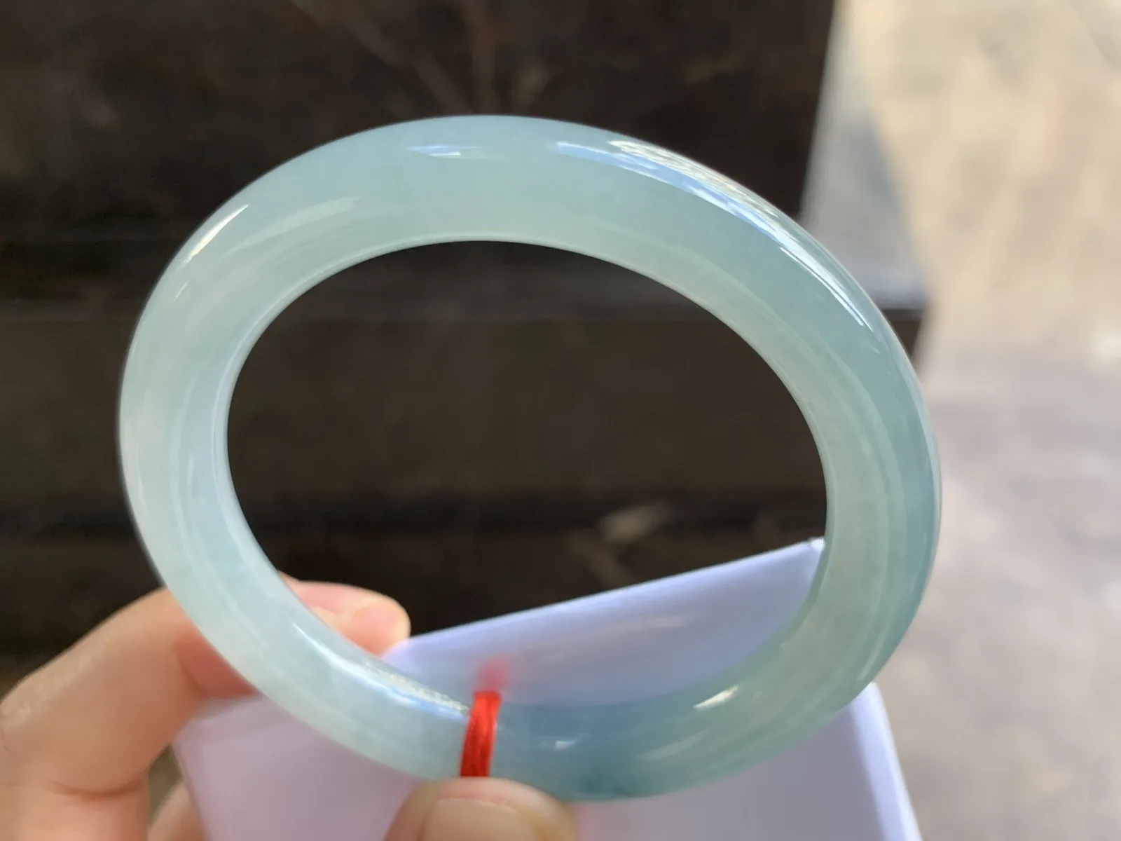 53-9mm
糯冰飘花圆条手镯 种好水润