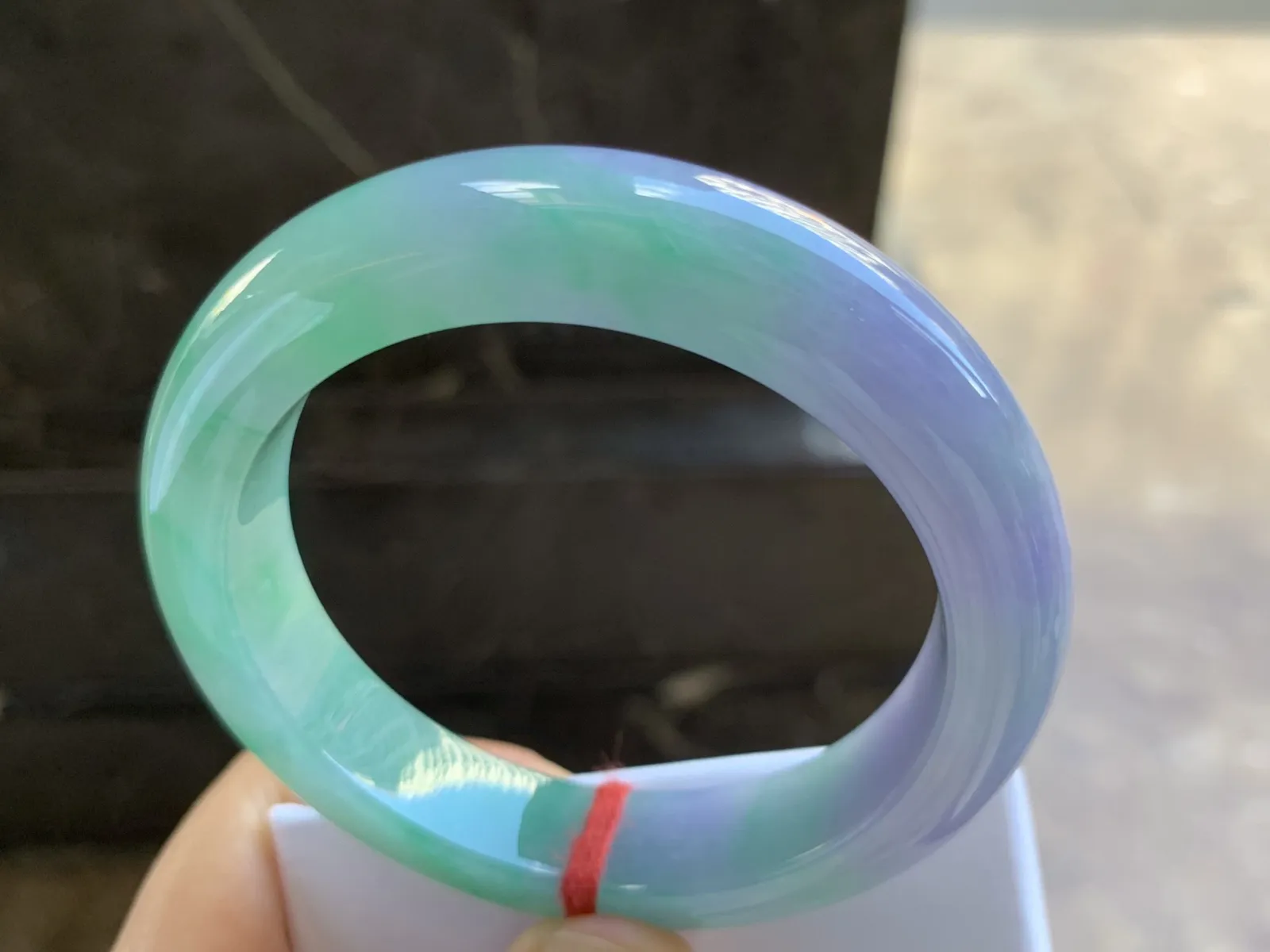 56-13-9.8mm
春彩手镯 底子细腻 颜色漂亮 上手大气