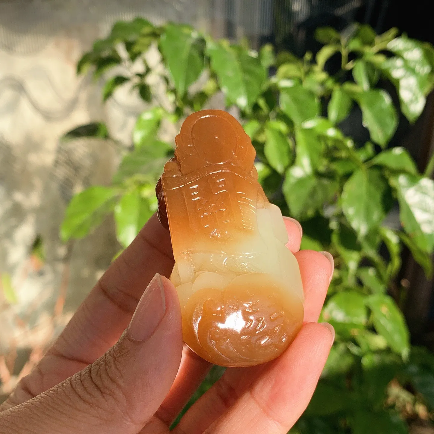 新疆且末糖武财神关公挂件。尺寸70/32/15重51克。玉质细腻油润。手推出油。品相大气。lt251120