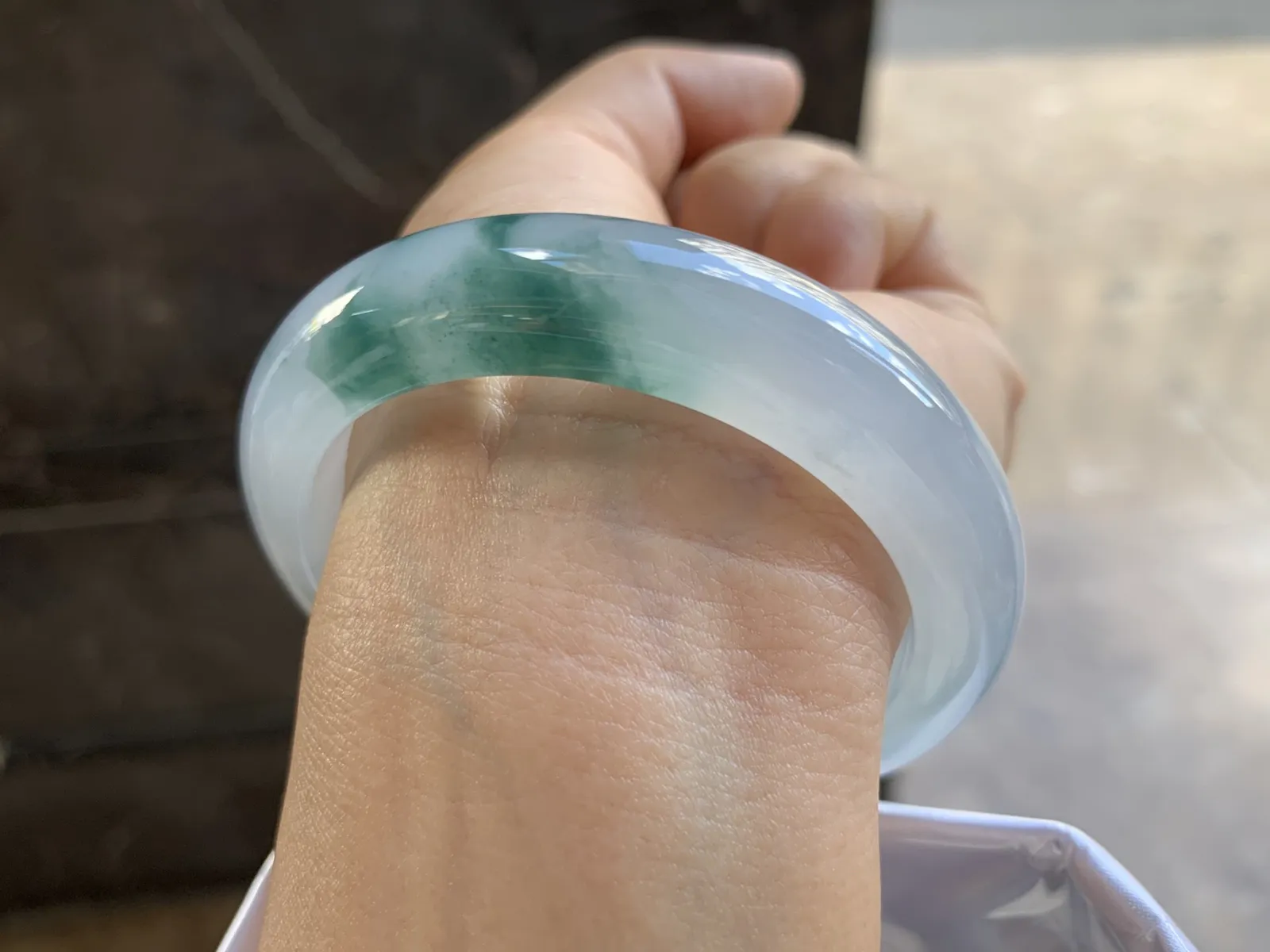 54-13.2-8.8mm
冰种飘花手镯 水润光泽