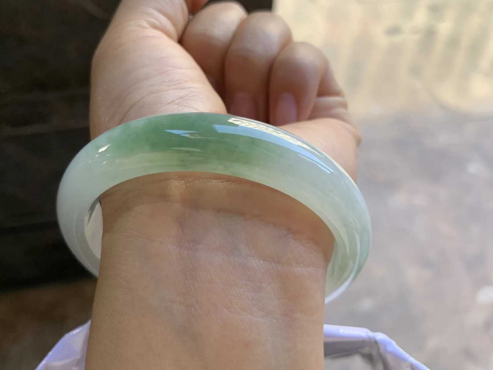 59.5-13-7.8mm
冰飘花手镯 种好水润 清爽干净