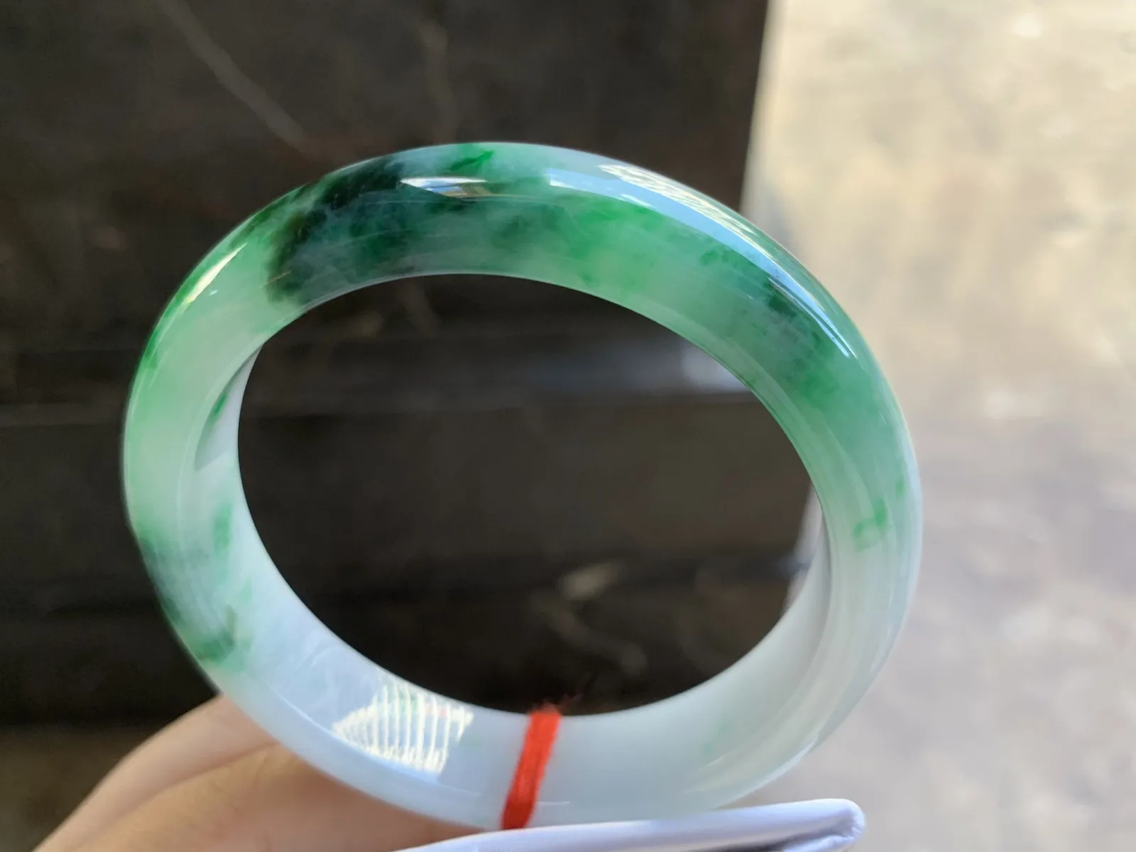 57-13.2-8.3mm
带色手镯 底子细腻 颜色辣绿 上手漂亮 推荐