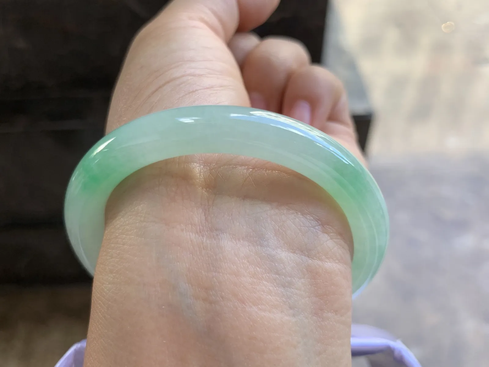 53-8.7mm
冰种带色圆条手镯 种好水润 颜色漂亮 水润清新