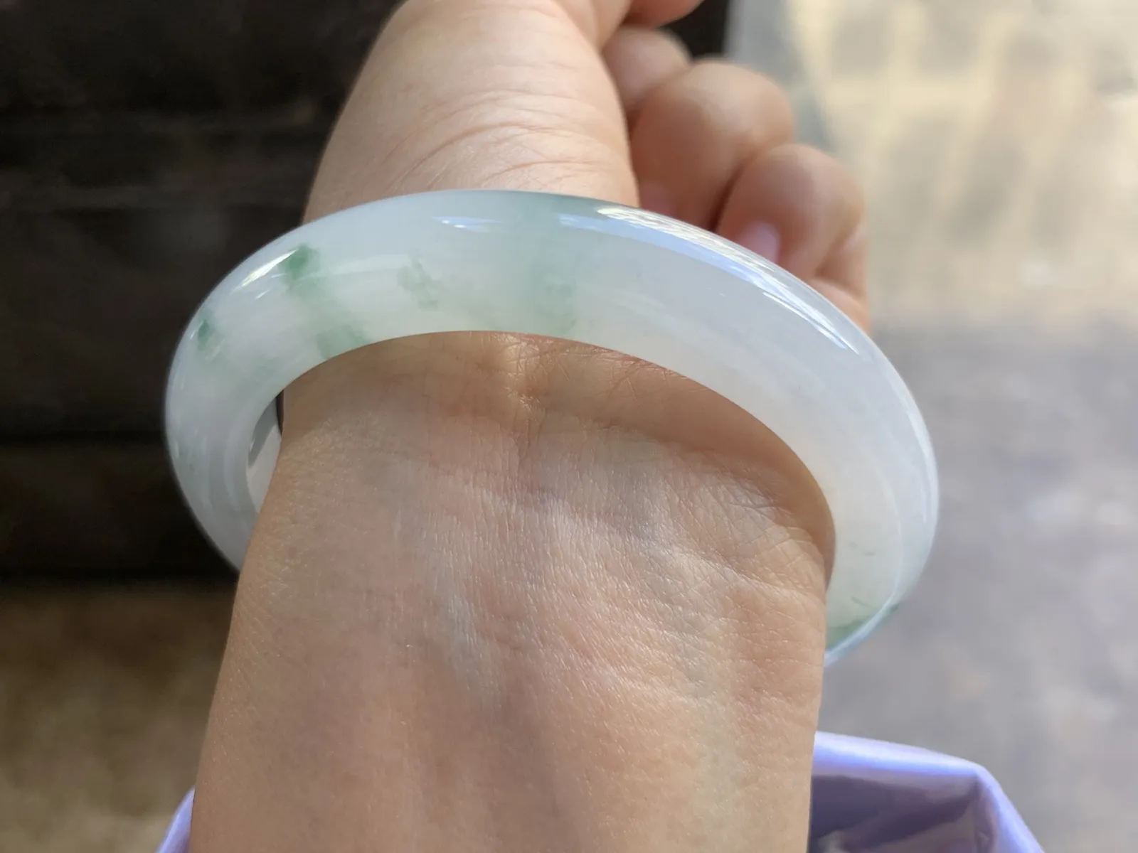 55.5-10.4-9mm
冰种飘花手镯 水润光泽 花色灵动清爽