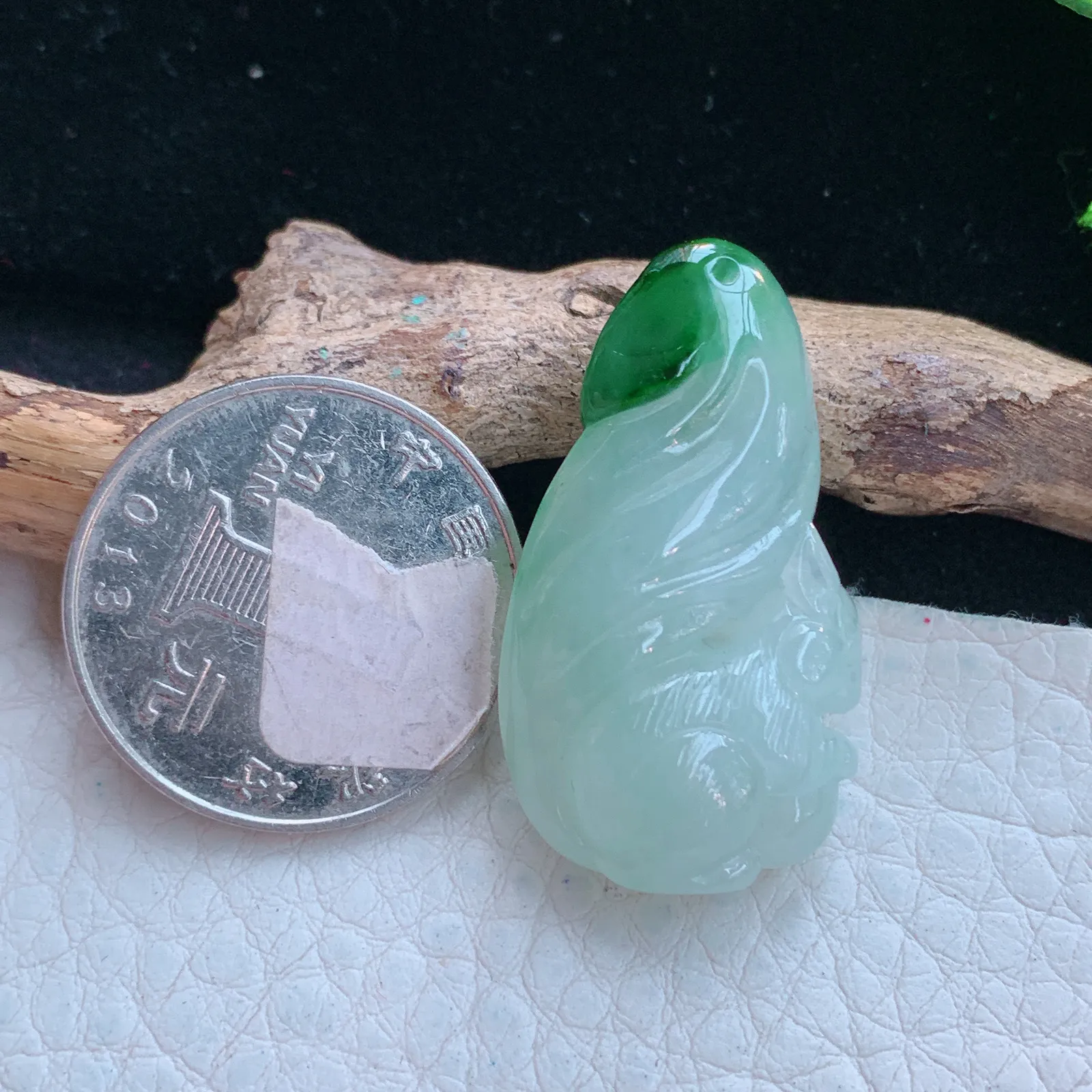 lz自然光34*19.6*10.2缅甸翡翠精雕联明伶俐九尾孤玉吊坠 玉挂件