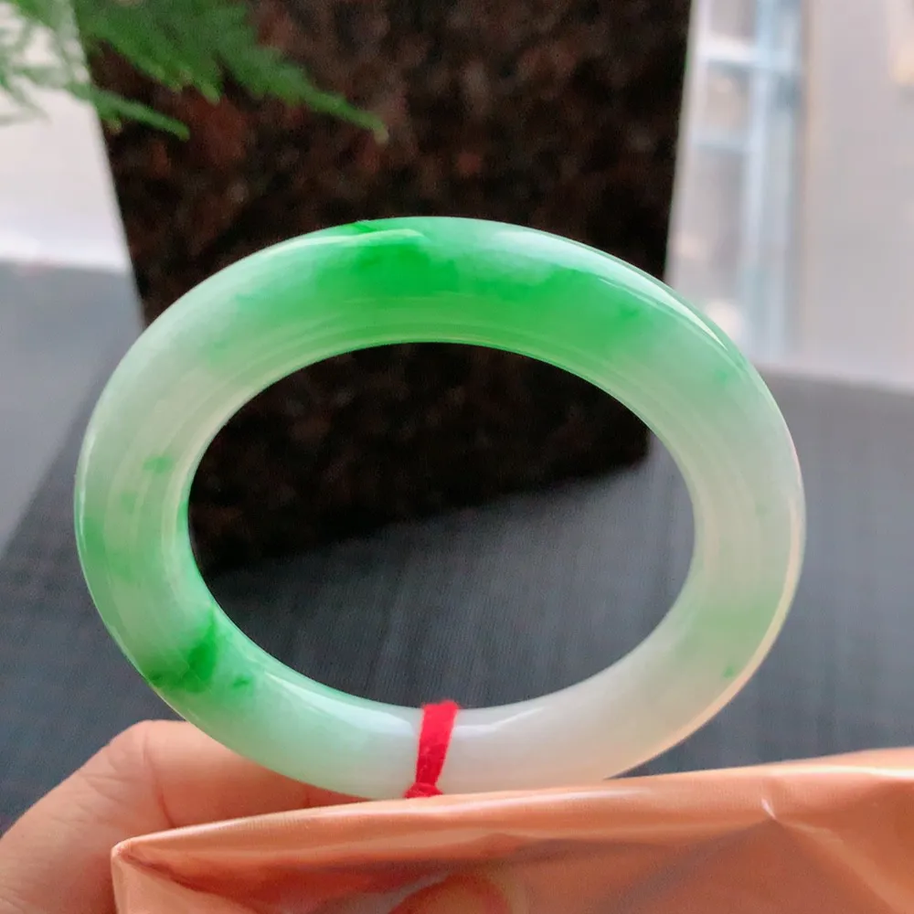 圆条冰糯阳绿 微皮纹 尺寸:54.9/11.2