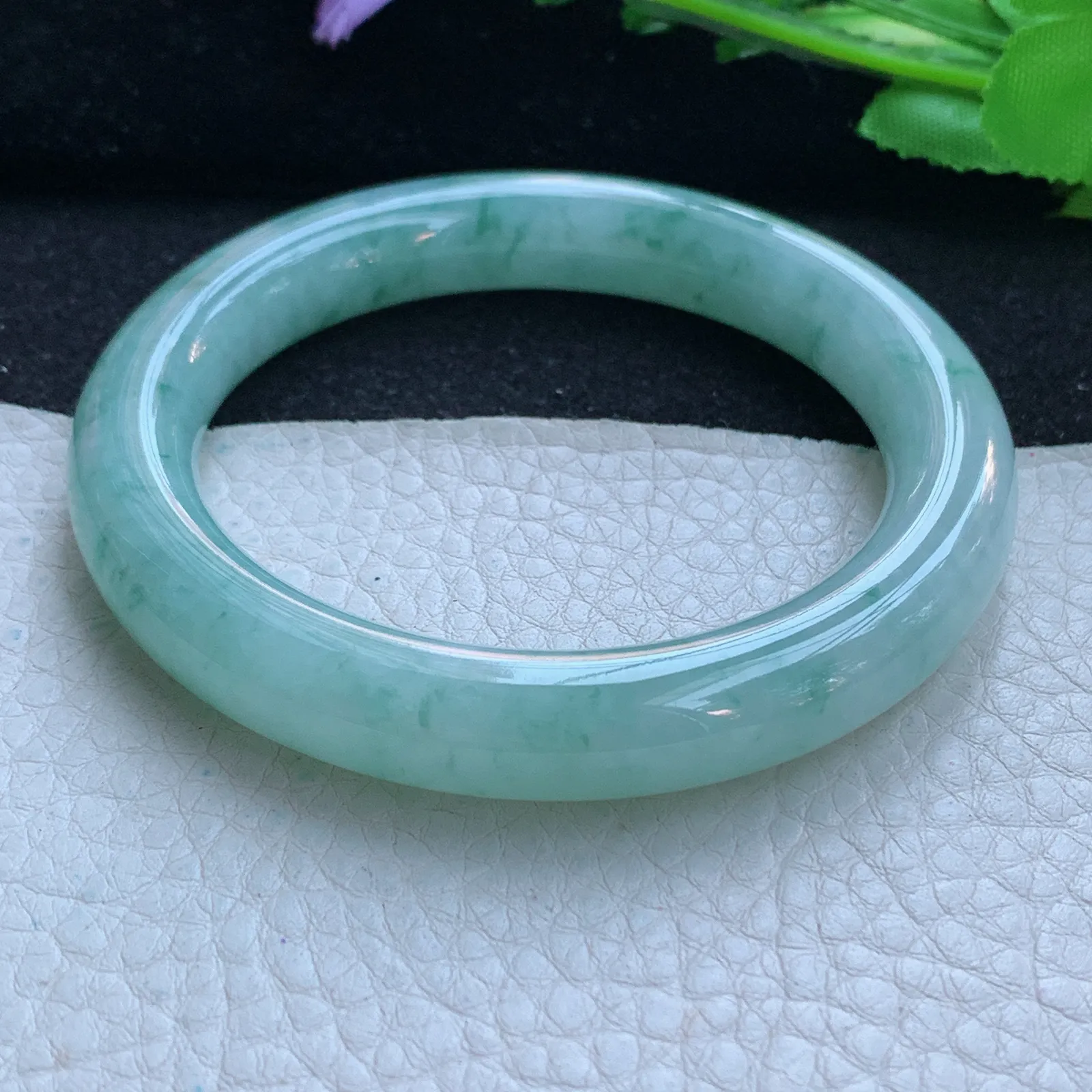 js自然光56*10.5美人镯 缅甸翡翠a货玉手镯冰飘花圆条玉手环