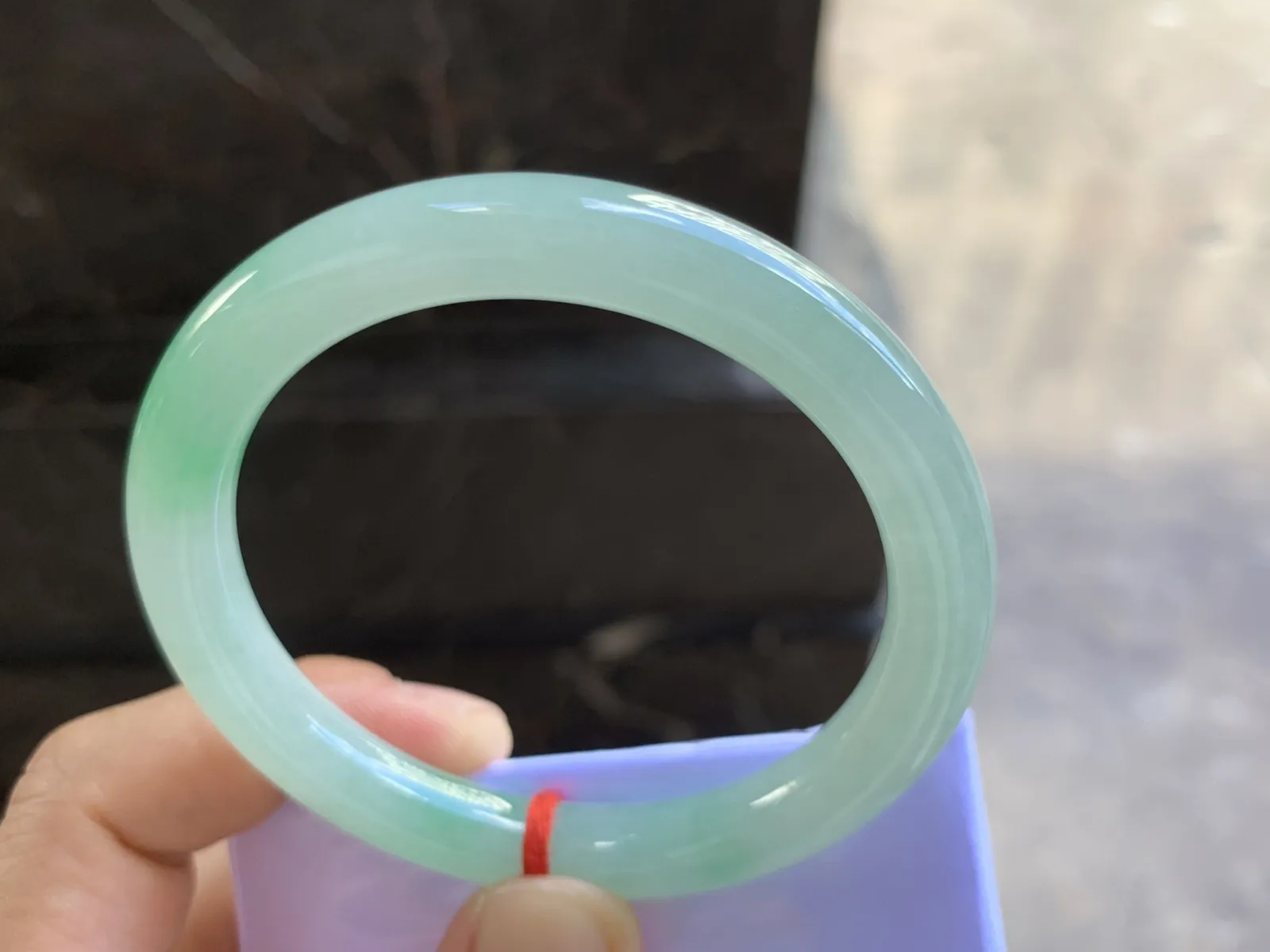 53-8.7mm
冰种带色圆条手镯 种好水润 颜色漂亮 水润清新