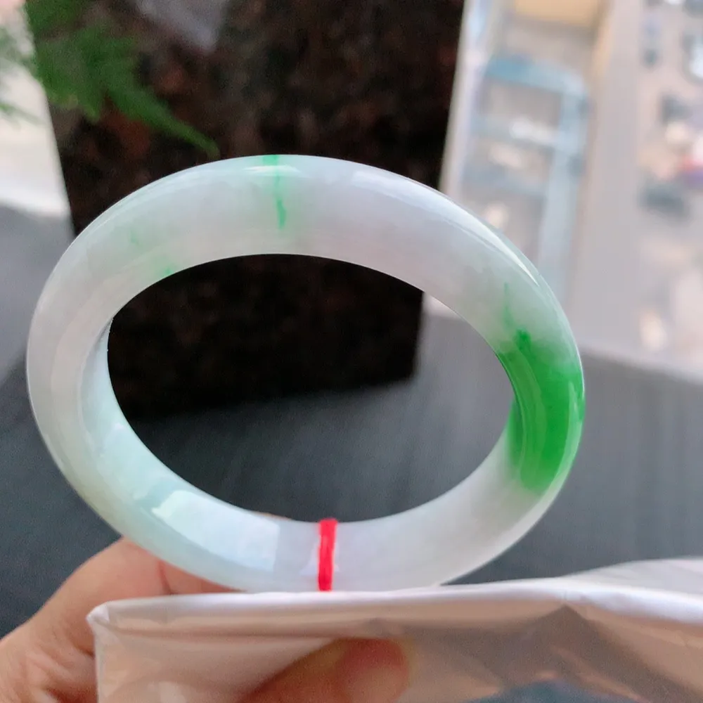 正圈冰糯阳绿 无瑕 尺寸:58.5/12.5/9.1 色好