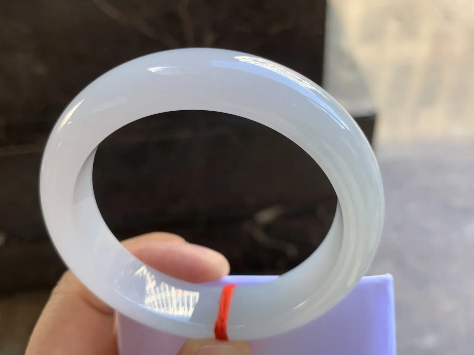 55.5-14.3-8.8mm
糯冰带底色手镯 底子细腻  水润 清爽