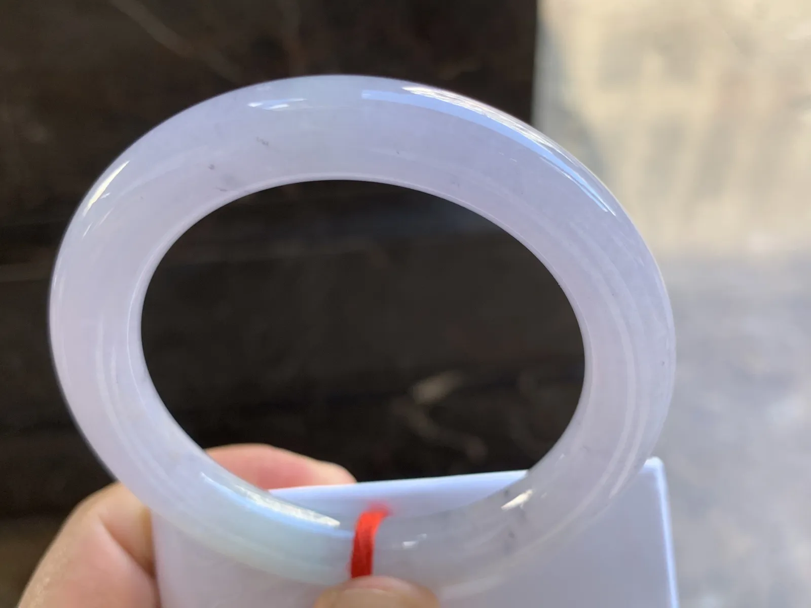 53-10mm
春色撒金圆条手镯 底子细腻 颜色漂亮 特色推荐