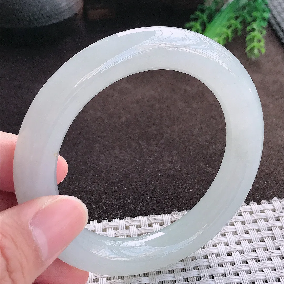 天然a货翡翠56.5/11.6老坑冰胶水灵月光白圆条手镯玉手镯