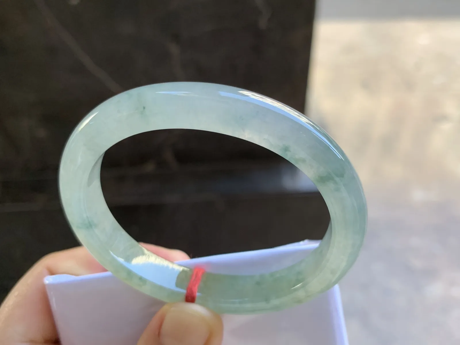 55.5-9.7-7.7mm
冰种黄翡飘花贵妃手镯 水润光泽 颜色漂亮 正圈52/53可带