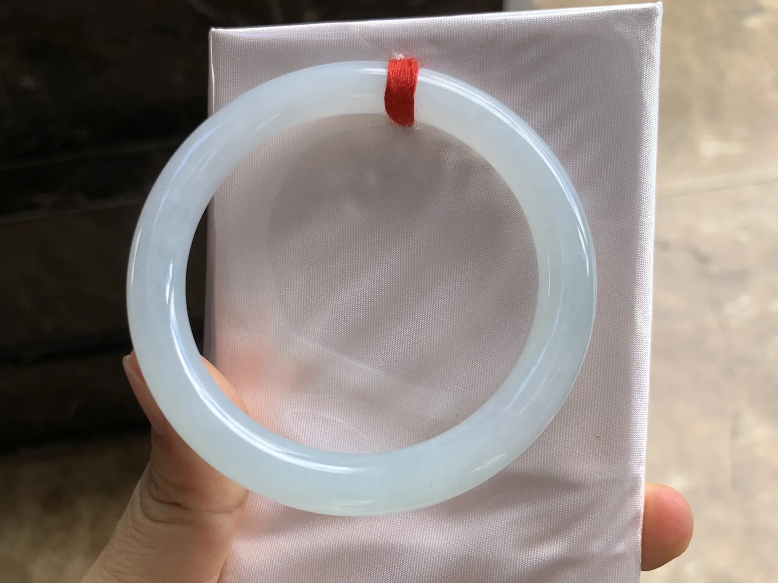 53.5-8.4mm
糯冰圆条手镯 底子细腻 水润 干净