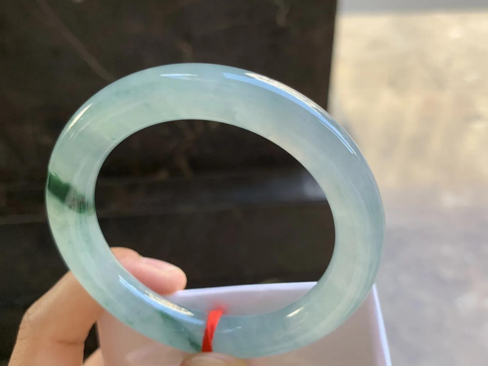 53-9.8mm
冰种飘花圆条手镯 水润光泽 花色漂亮