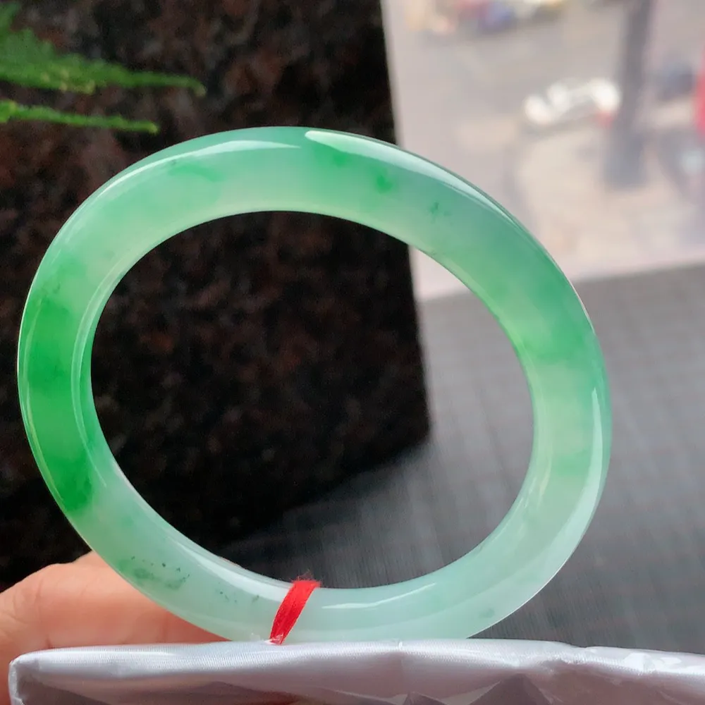 圆条高冰阳绿 无瑕 尺寸:59.4/9 种色俱佳