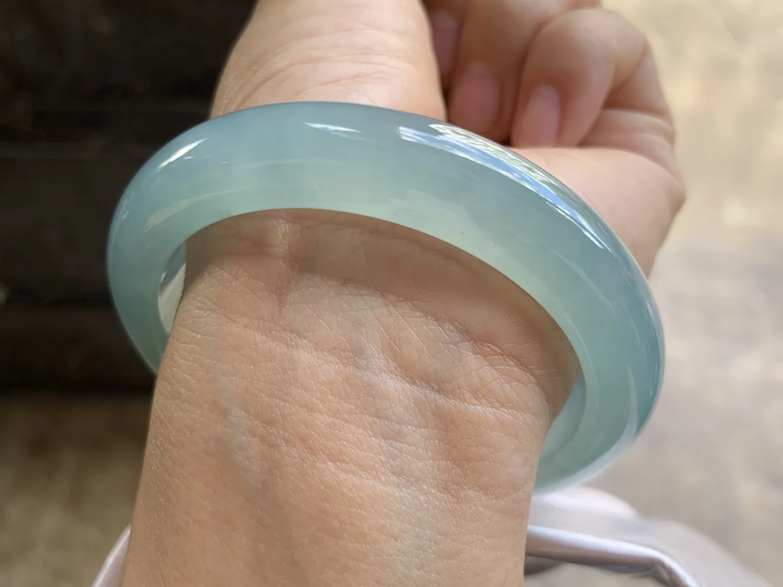 57.5-11.8-9mm
冰种晴水手镯 水润光泽 颜色清新