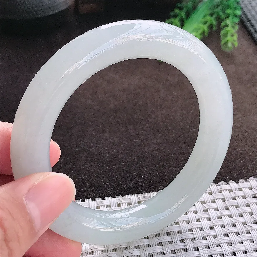 天然a货翡翠56.5/11.6老坑冰胶水灵月光白圆条手镯玉手镯